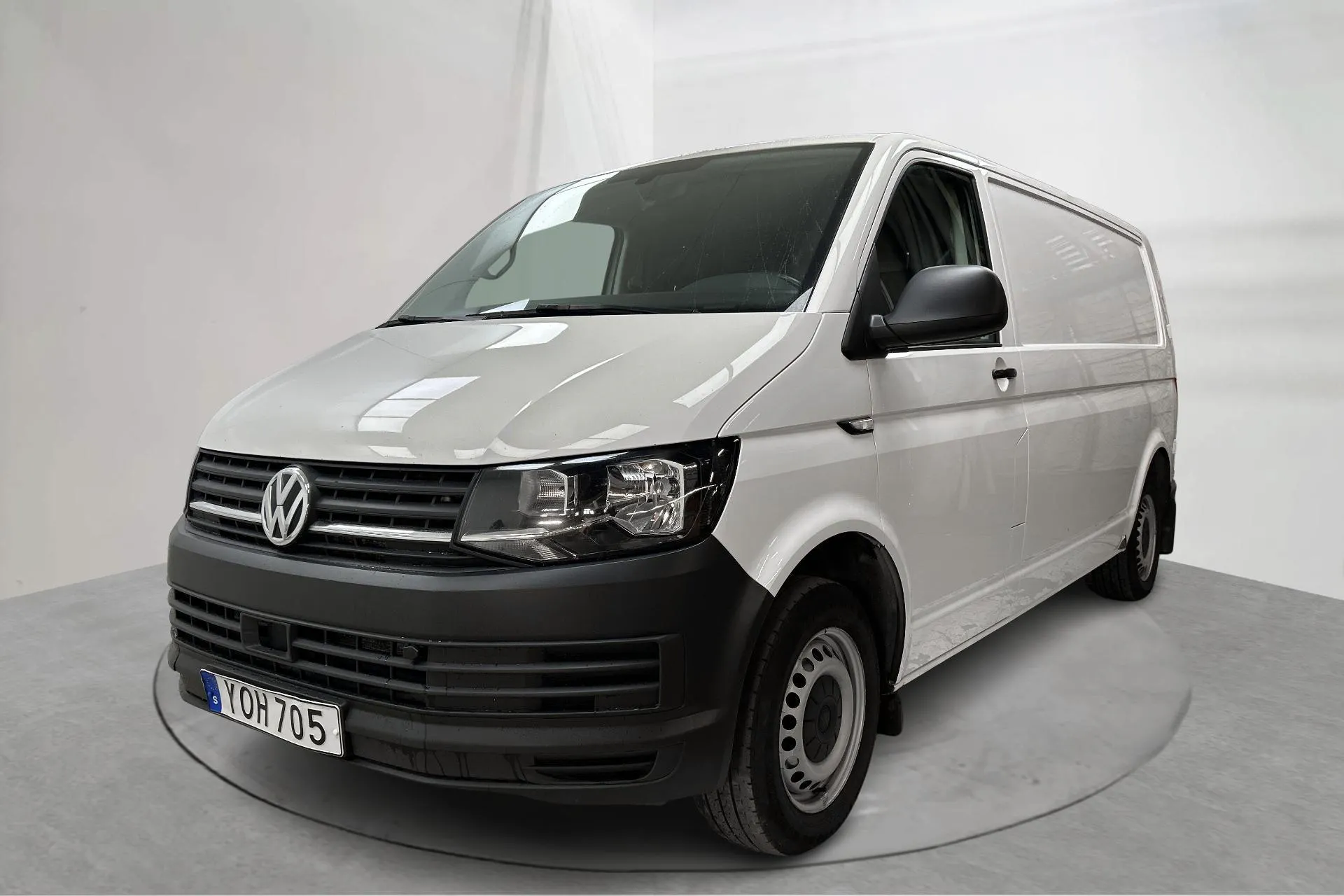 Presentationsfoto 1 av 14: VW Transporter T6 2.0 TDI BMT Skåp (150hk) - 22 584 mil - Automat - vit - 2018