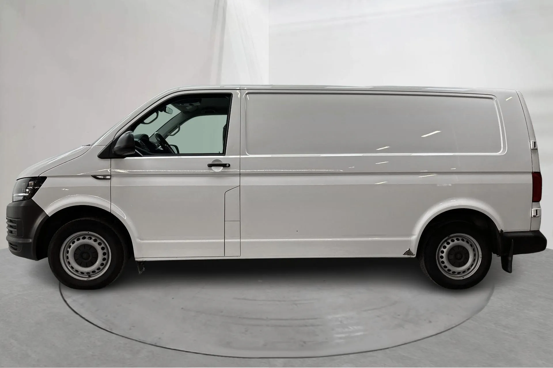 Presentationsfoto 2 av 14: VW Transporter T6 2.0 TDI BMT Skåp (150hk) - 22 584 mil - Automat - vit - 2018