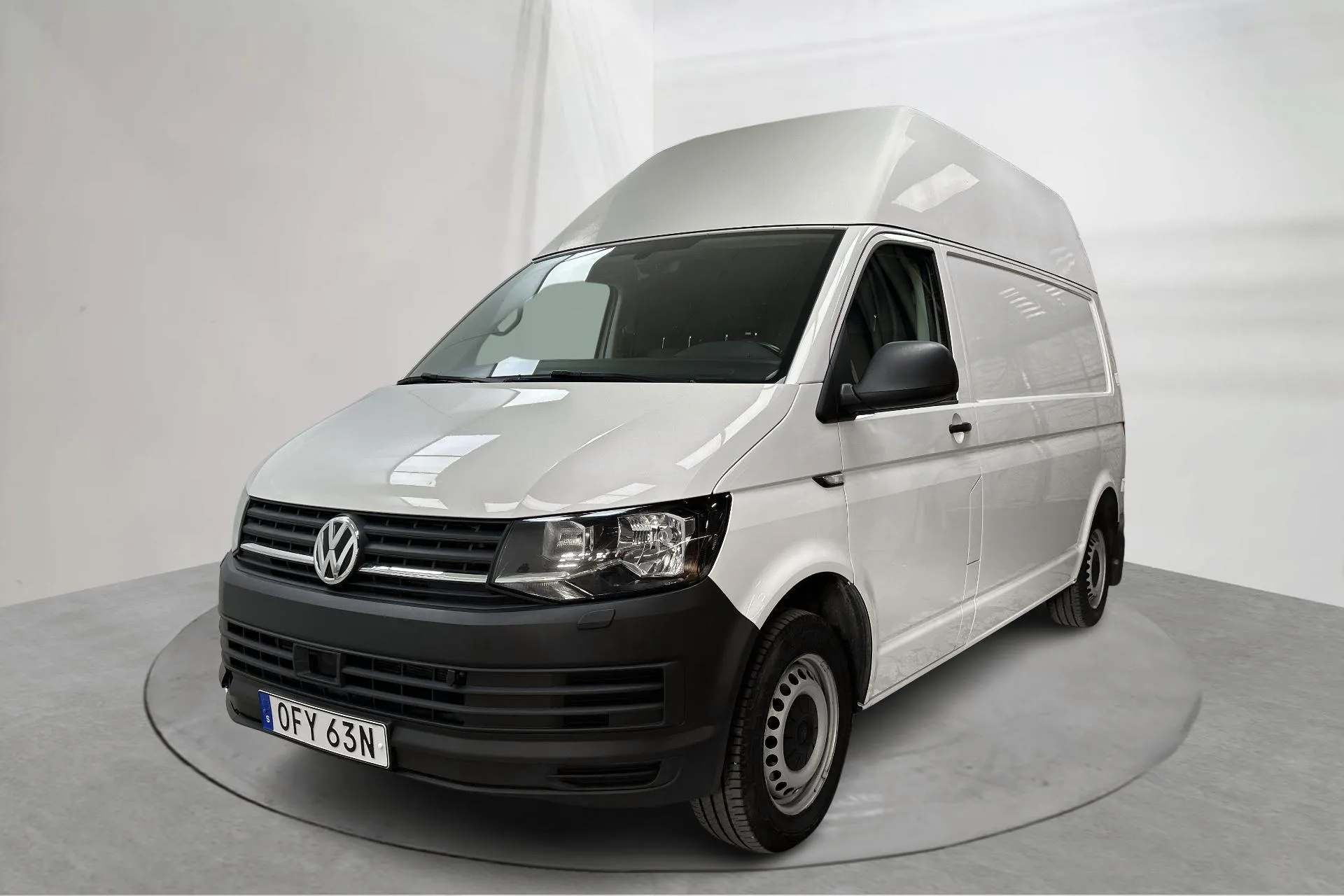 Presentationsfoto 1 av 17: VW Transporter T6 2.0 TDI BMT Skåp (150hk) - 13 483 mil - Automat - vit - 2019