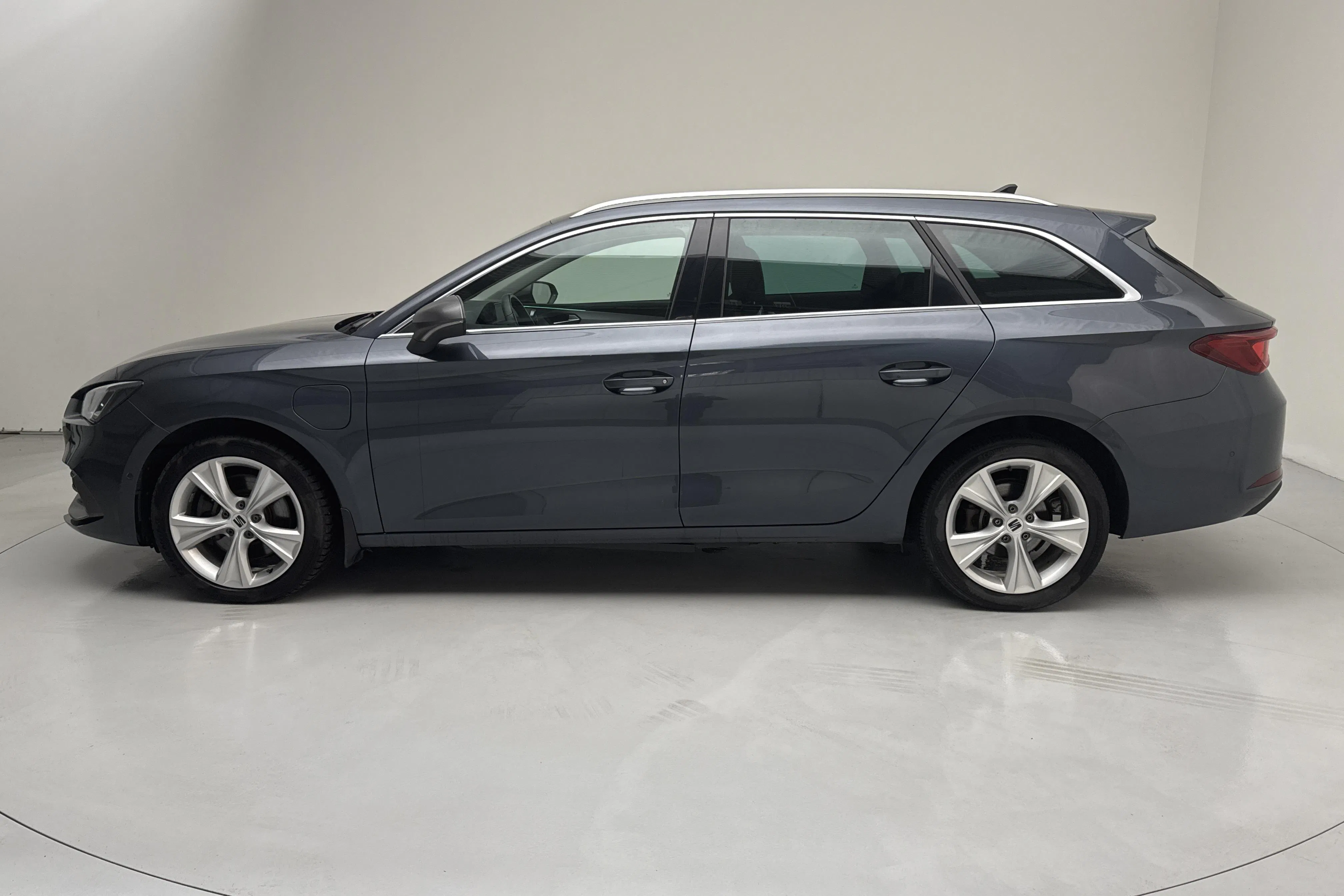 Presentationsfoto 2 av 15: Seat Leon 1.4 e-Hybrid Plug-in Sportstourer (204hk) - 11 576 mil - Automat - grå - 2021