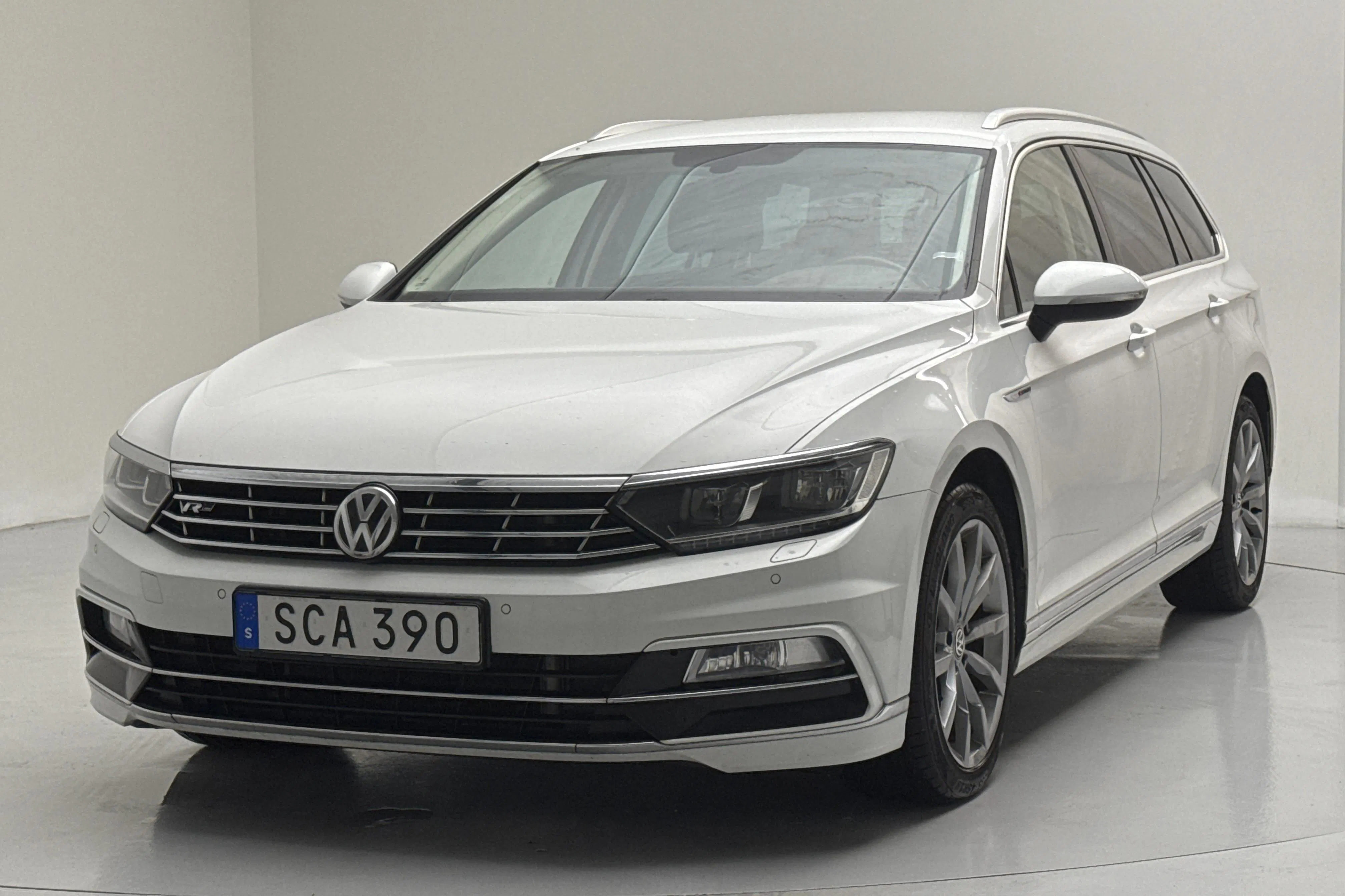 Presentation photo 1 of 15: VW Passat 2.0 TDI Sportscombi 4MOTION (190hk) - 164 620 km - Automatic - white - 2017