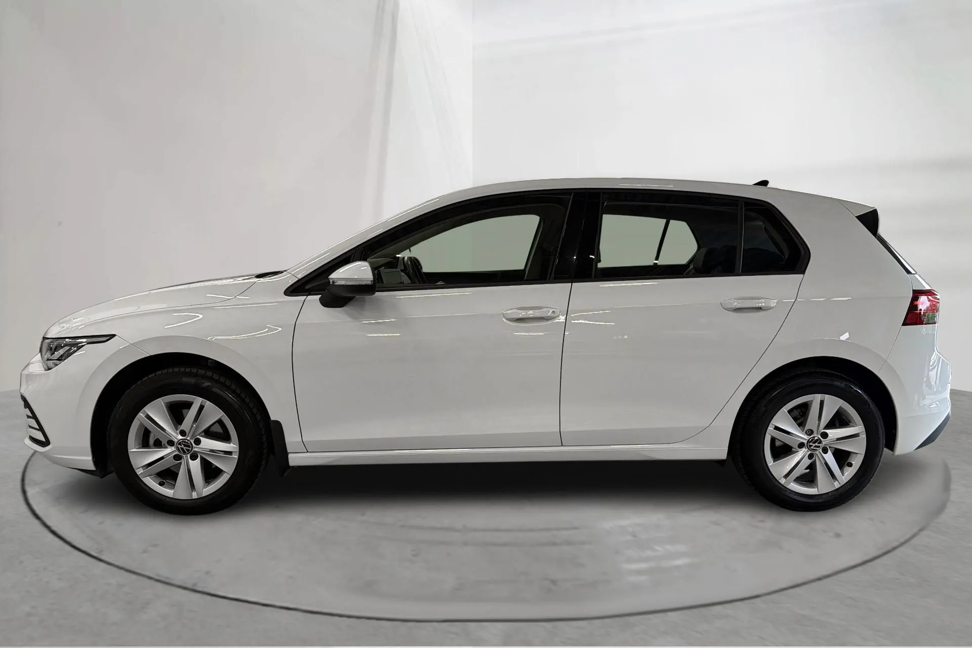 Presentation photo 2 of 14: VW Golf VIII TGI 5dr (130hk) - 12 590 km - Manual - white - 2022
