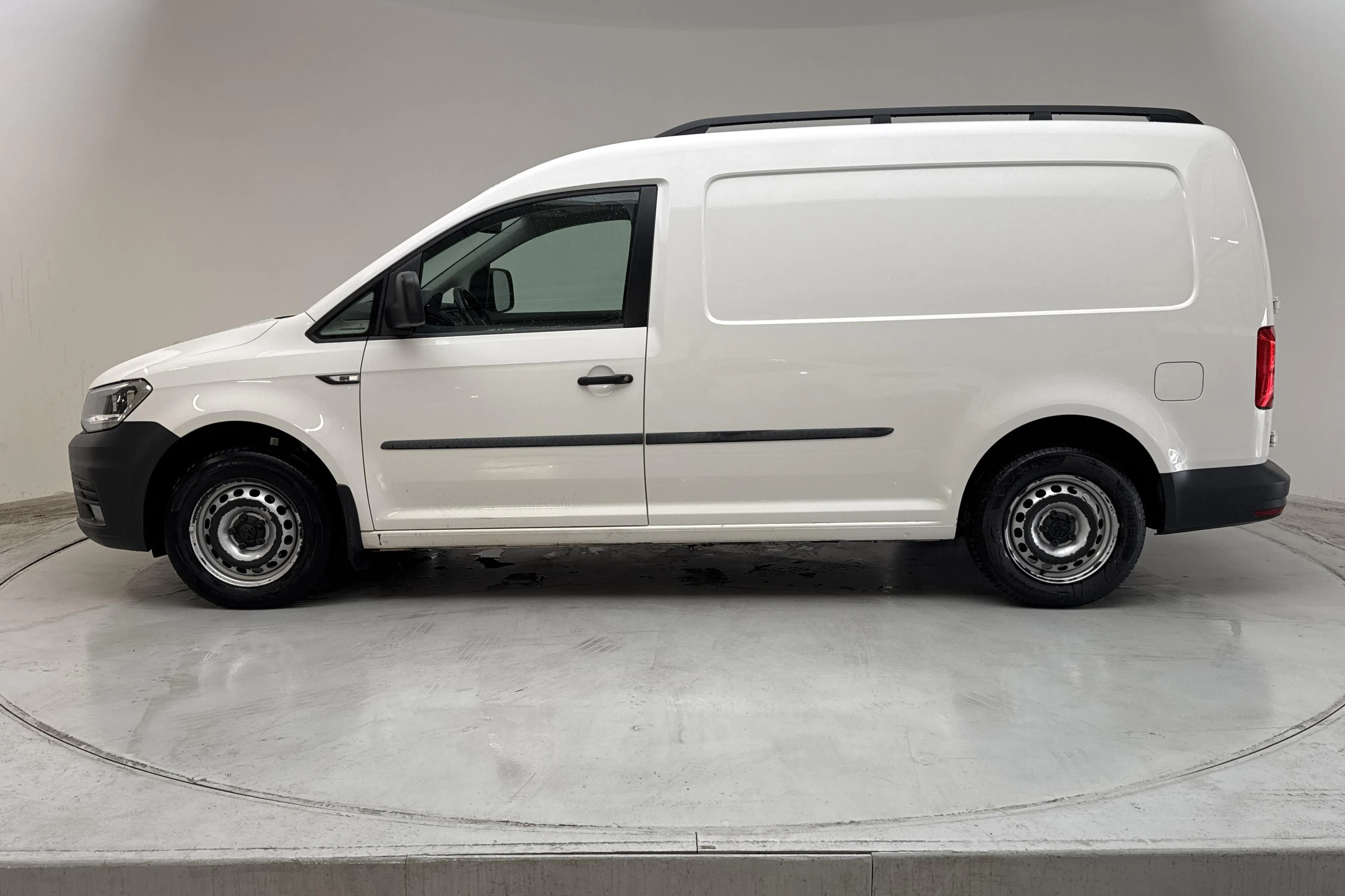 Presentationsfoto 2 av 12: VW Caddy 2.0 TDI Maxi Skåp (102hk) - 10 460 mil - Automat - vit - 2020