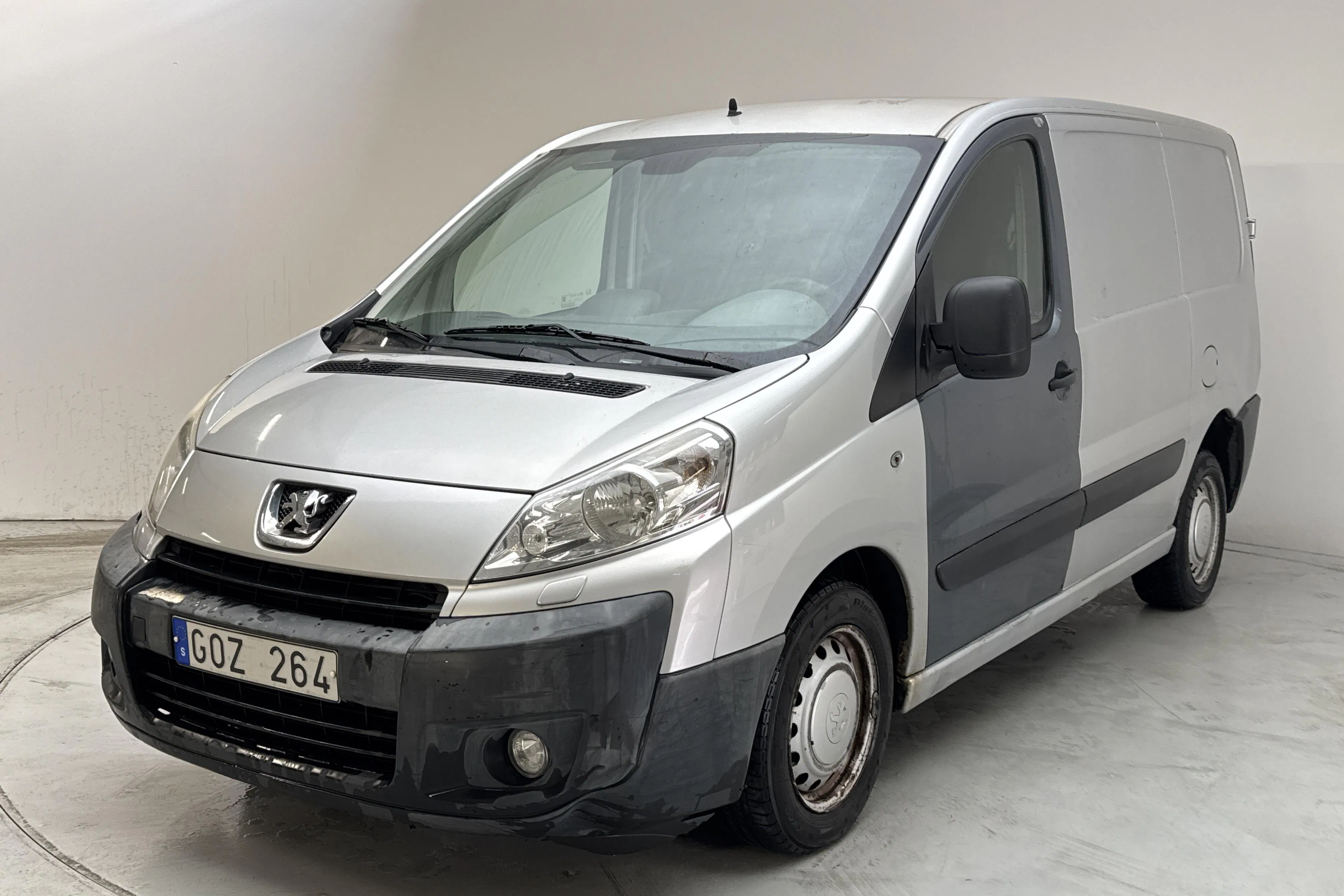 Presentationsfoto 1 av 9: Peugeot Expert 2.0 HDI Skåp (120hk) - 20 147 mil - Manuell - Ljusgrå - 2008