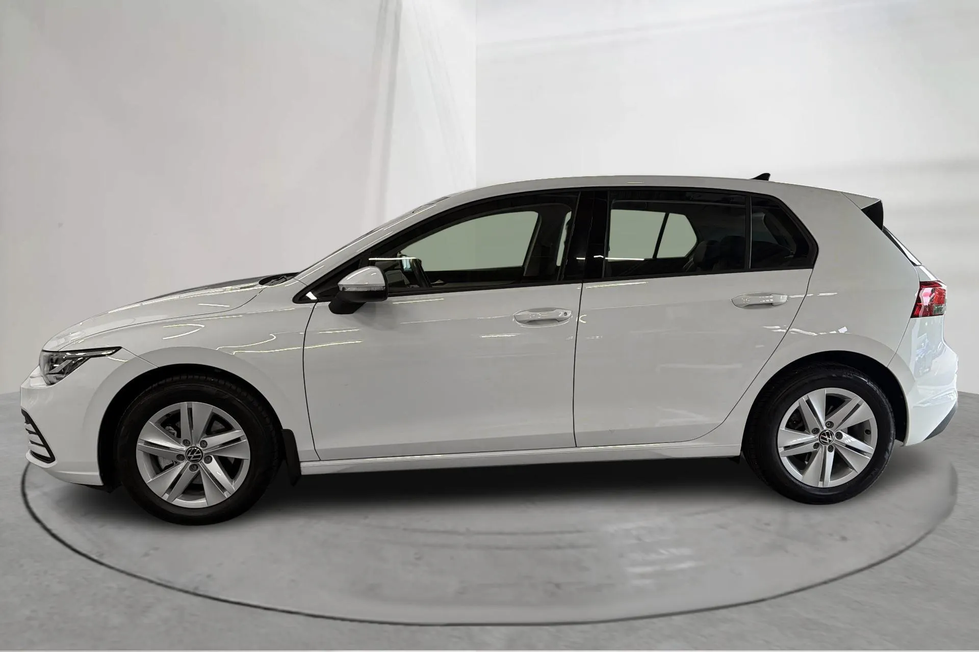 Presentation photo 2 of 14: VW Golf VIII TGI 5dr (130hk) - 18 280 km - Manual - white - 2022