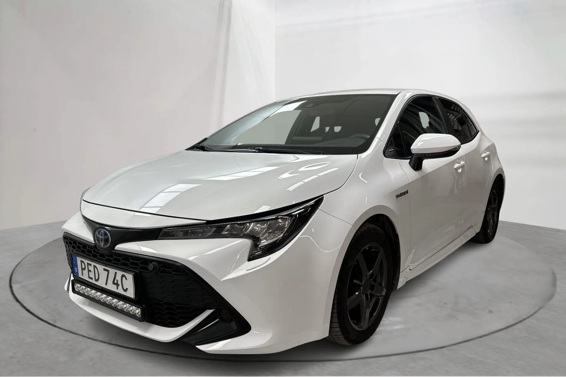 Presentationsfoto 1 av 14: Toyota Corolla 1.8 Hybrid 5dr (122hk) - 11 031 mil - Automat - vit - 2021