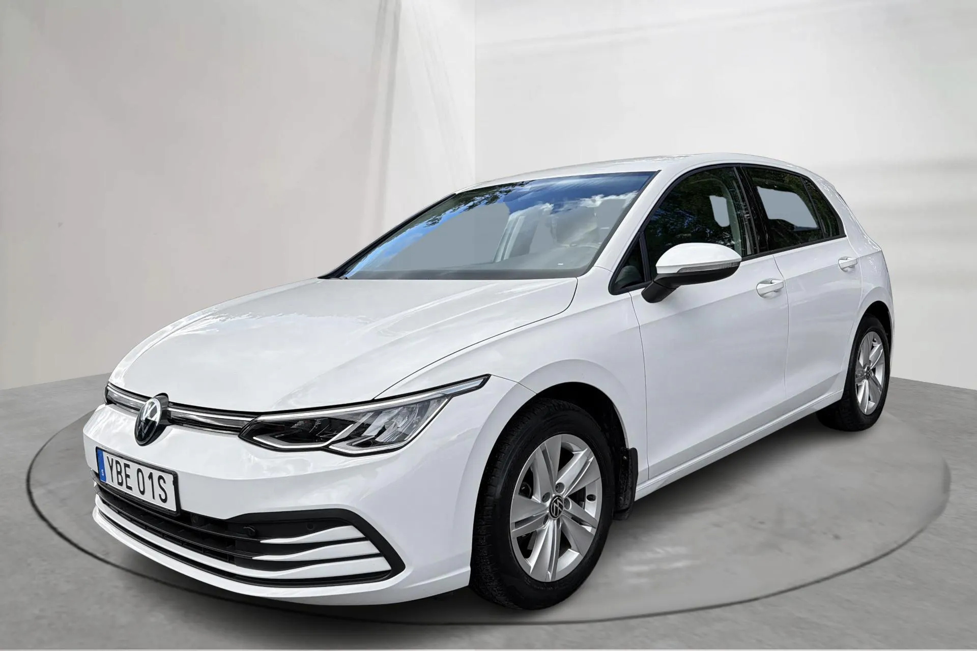 Presentation photo 1 of 13: VW Golf VIII TGI 5dr (130hk) - 22 290 km - Manual - white - 2022