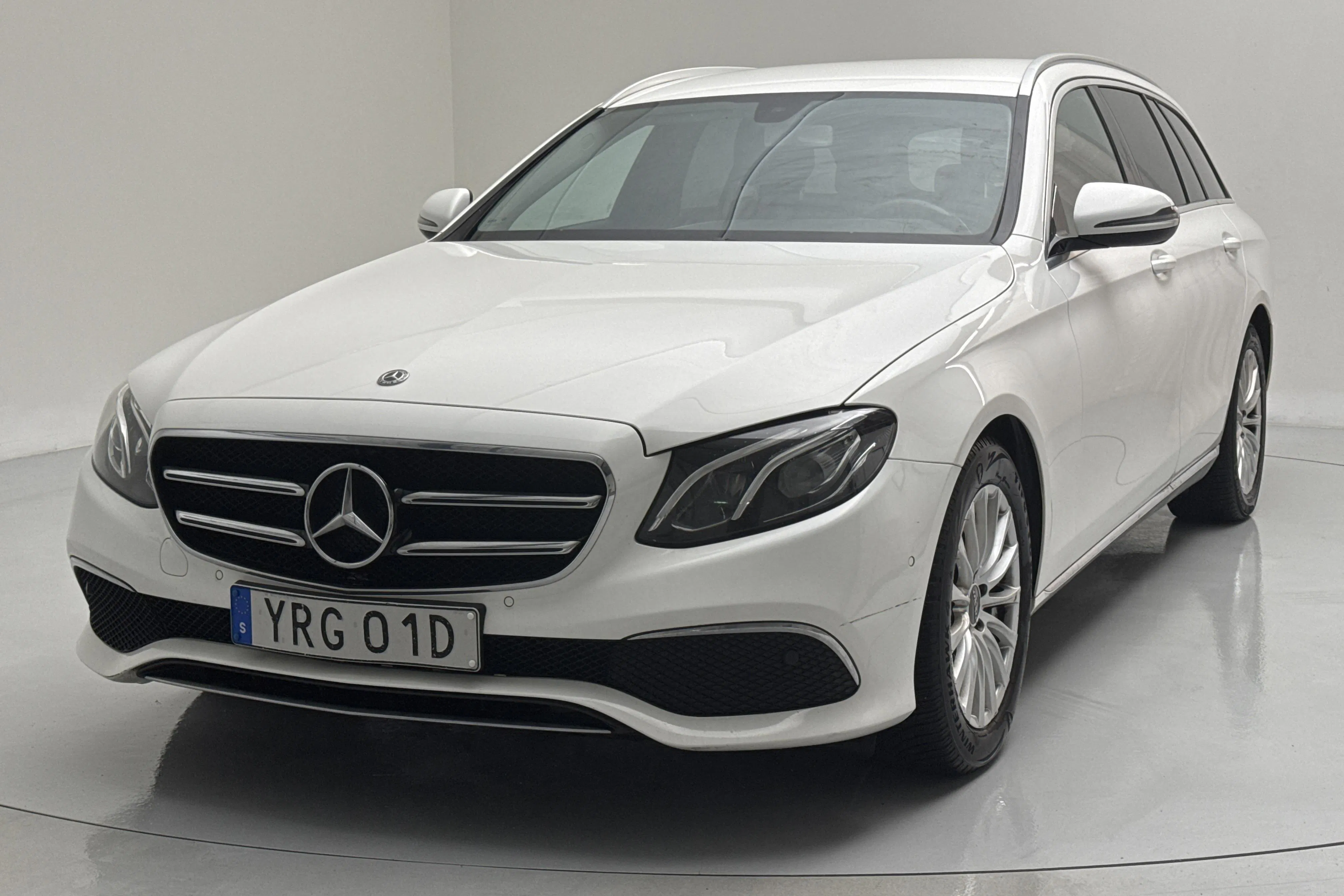 Presentationsfoto 1 av 14: Mercedes E 200 d Kombi S213 (150hk) - 17 505 mil - Automat - vit - 2019