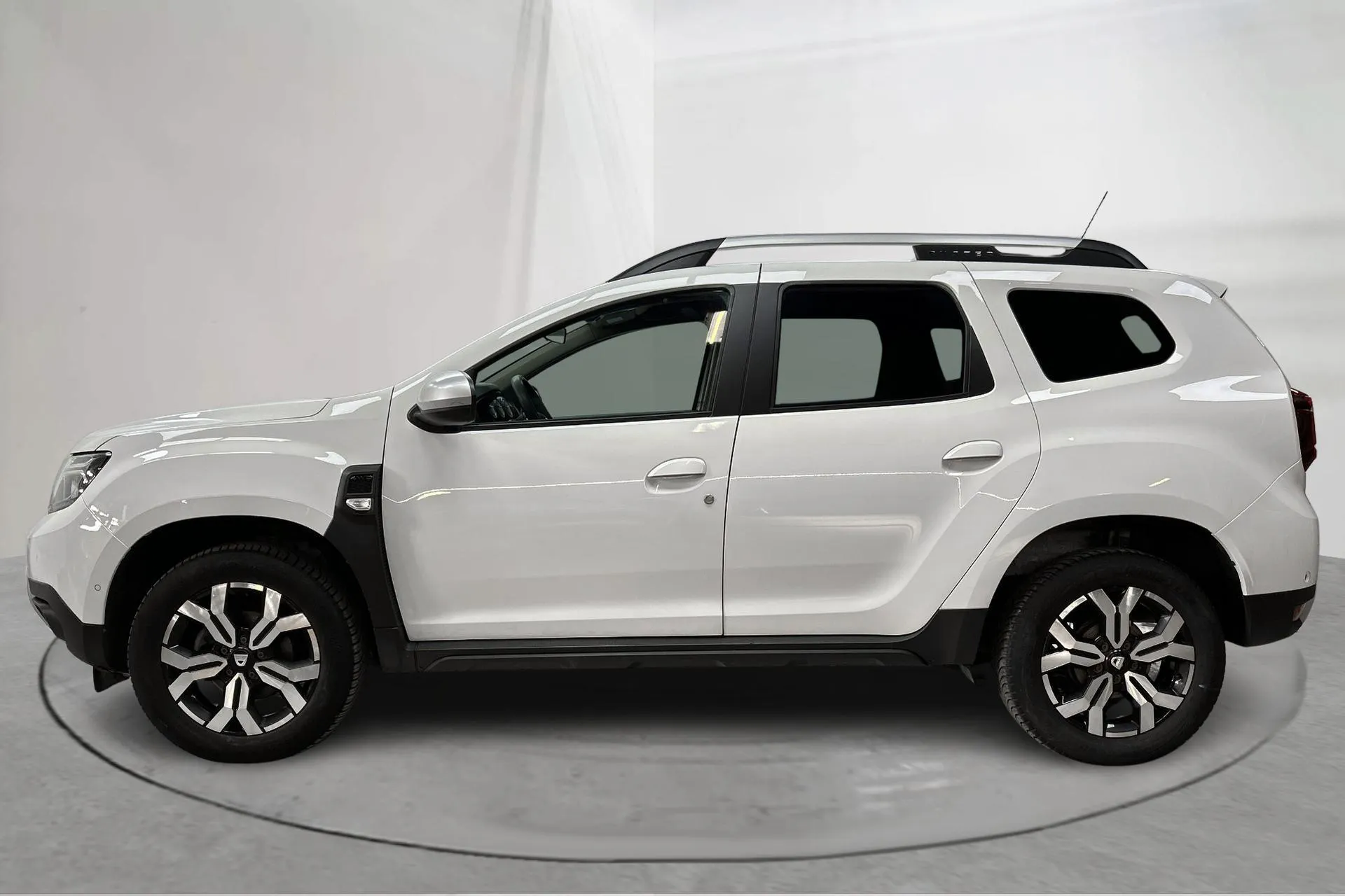 Presentation photo 2 of 15: Dacia Duster 1.5 dCi 4x4 (115hk) - 121 190 km - Manual - white - 2023