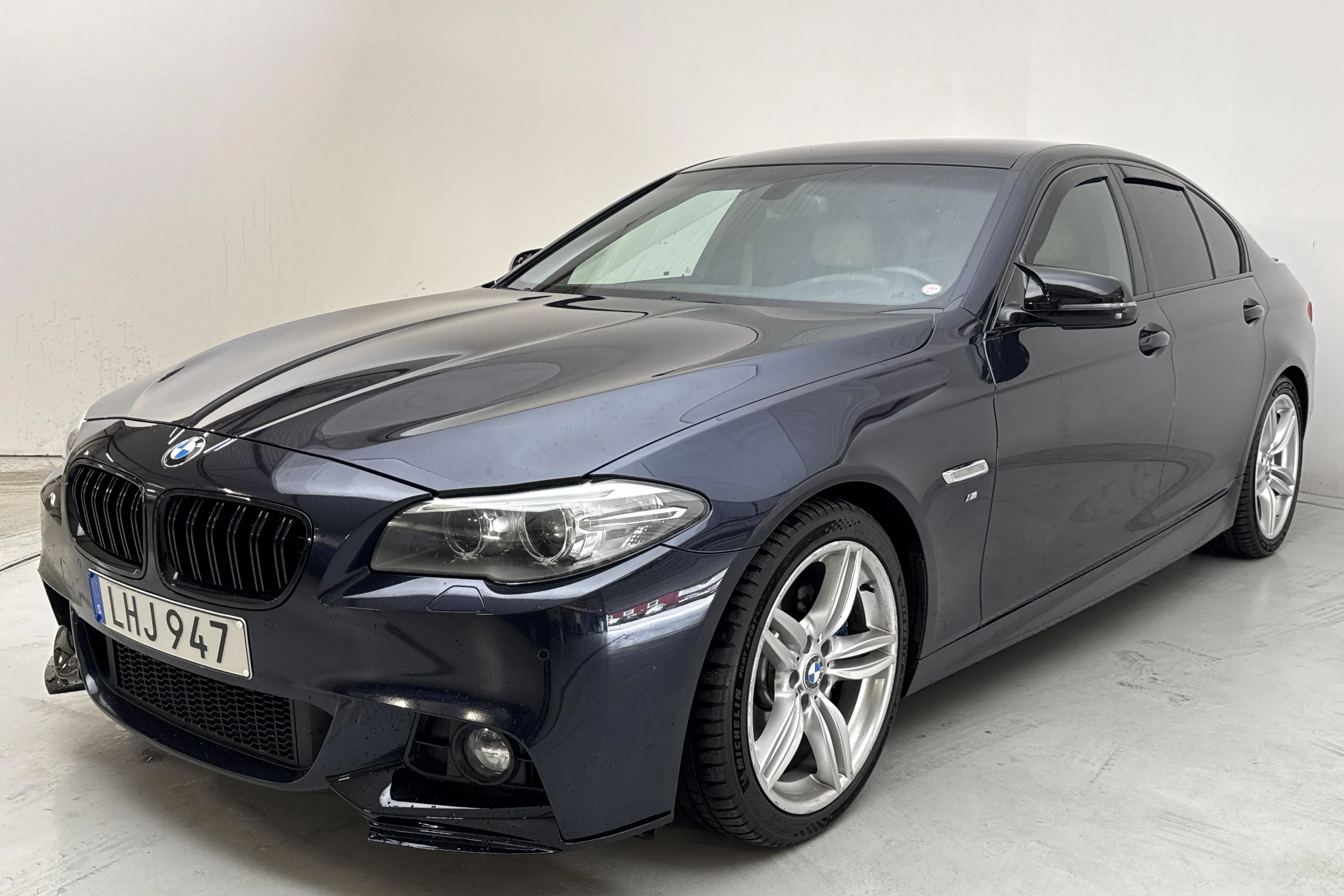 Presentation photo 1 of 12: BMW 535i Sedan, F10 (306hk) - 178 790 km - Automatic - blue - 2014