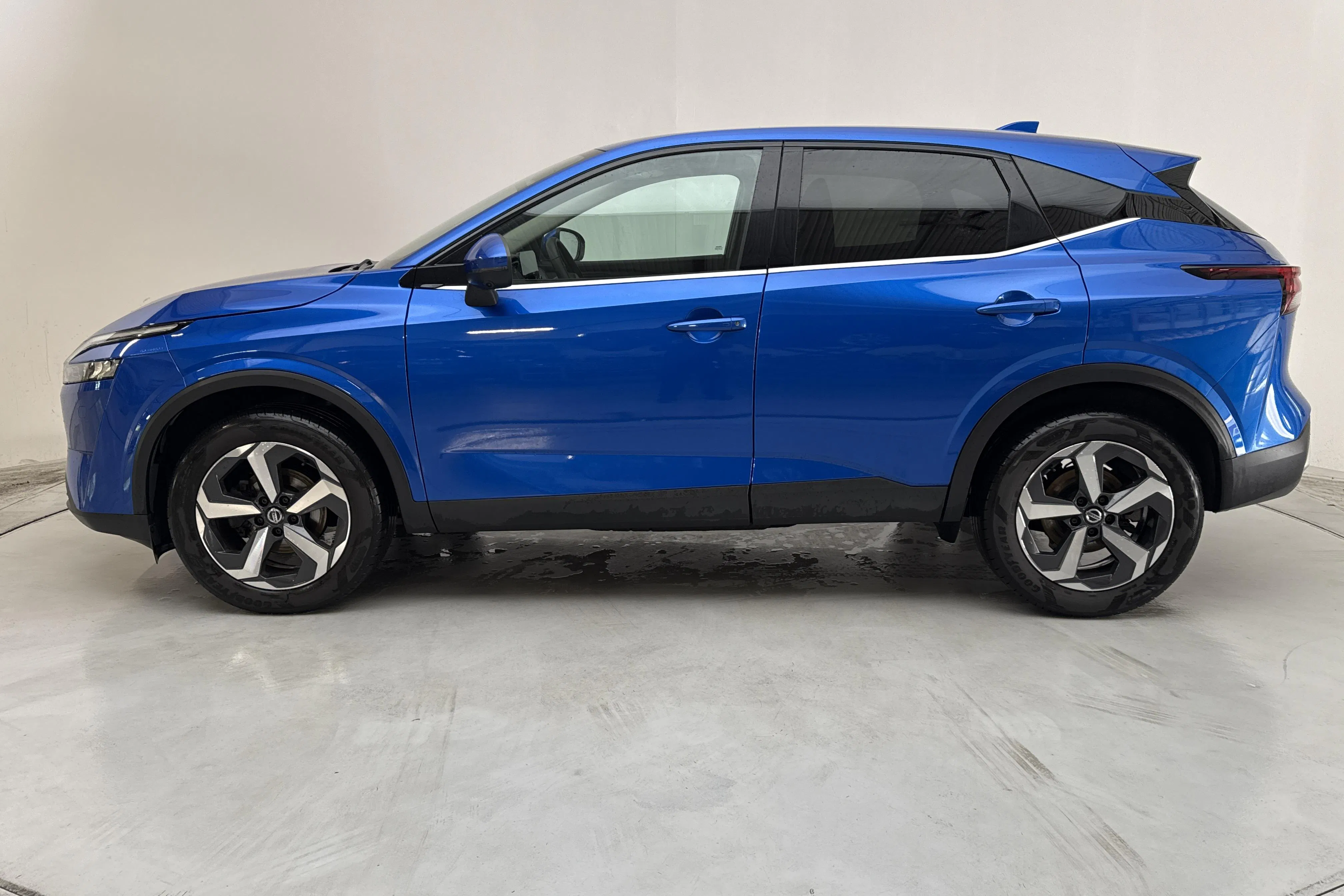 Presentation photo 2 of 13: Nissan Qashqai 1.3 MHEV (158hk) - 36 150 km - Automatic - blue - 2022