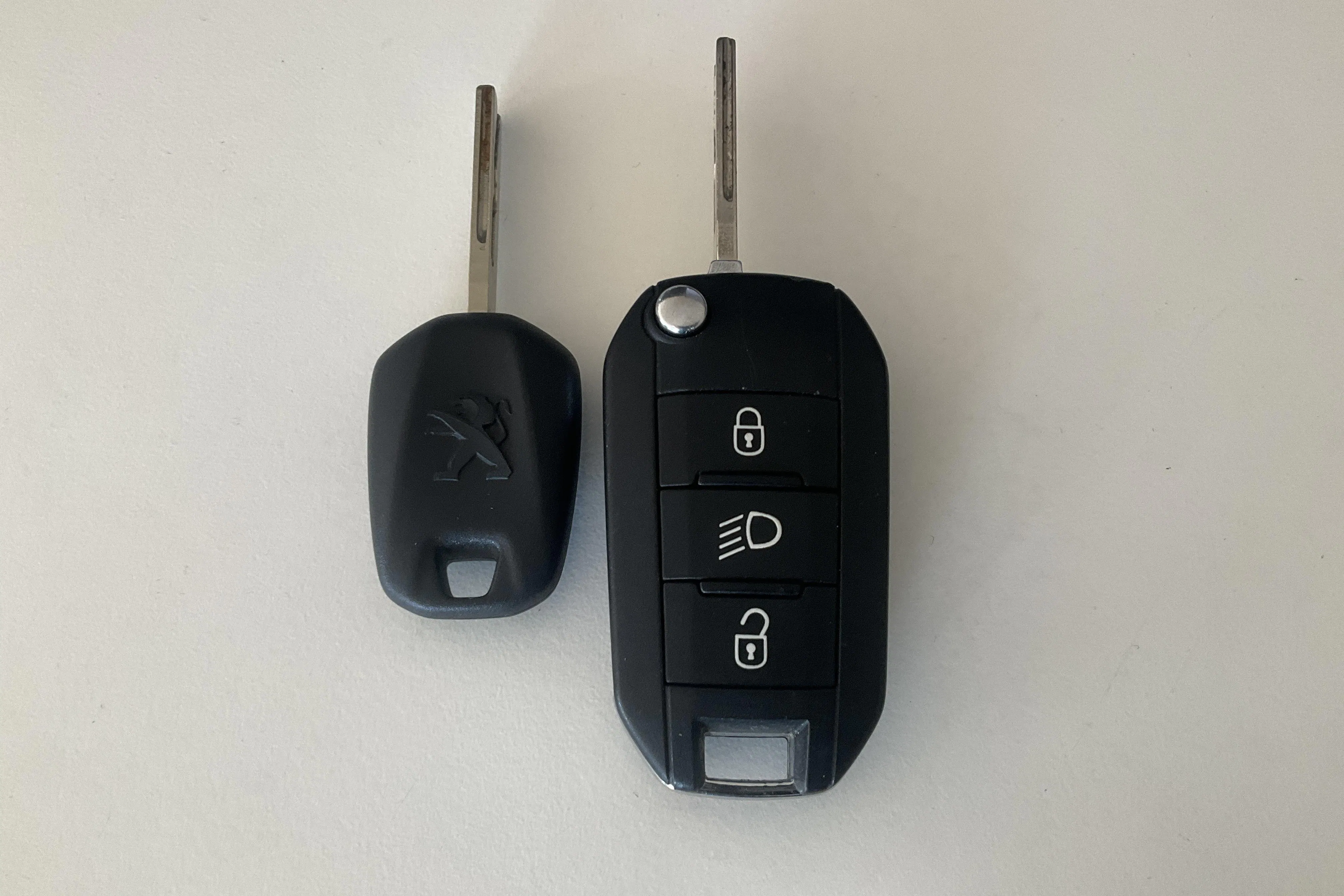 Presentation photo 16 of 16: Peugeot 308 PureTech 5dr (130hk) - 52 970 km - Automatic - dark grey - 2018