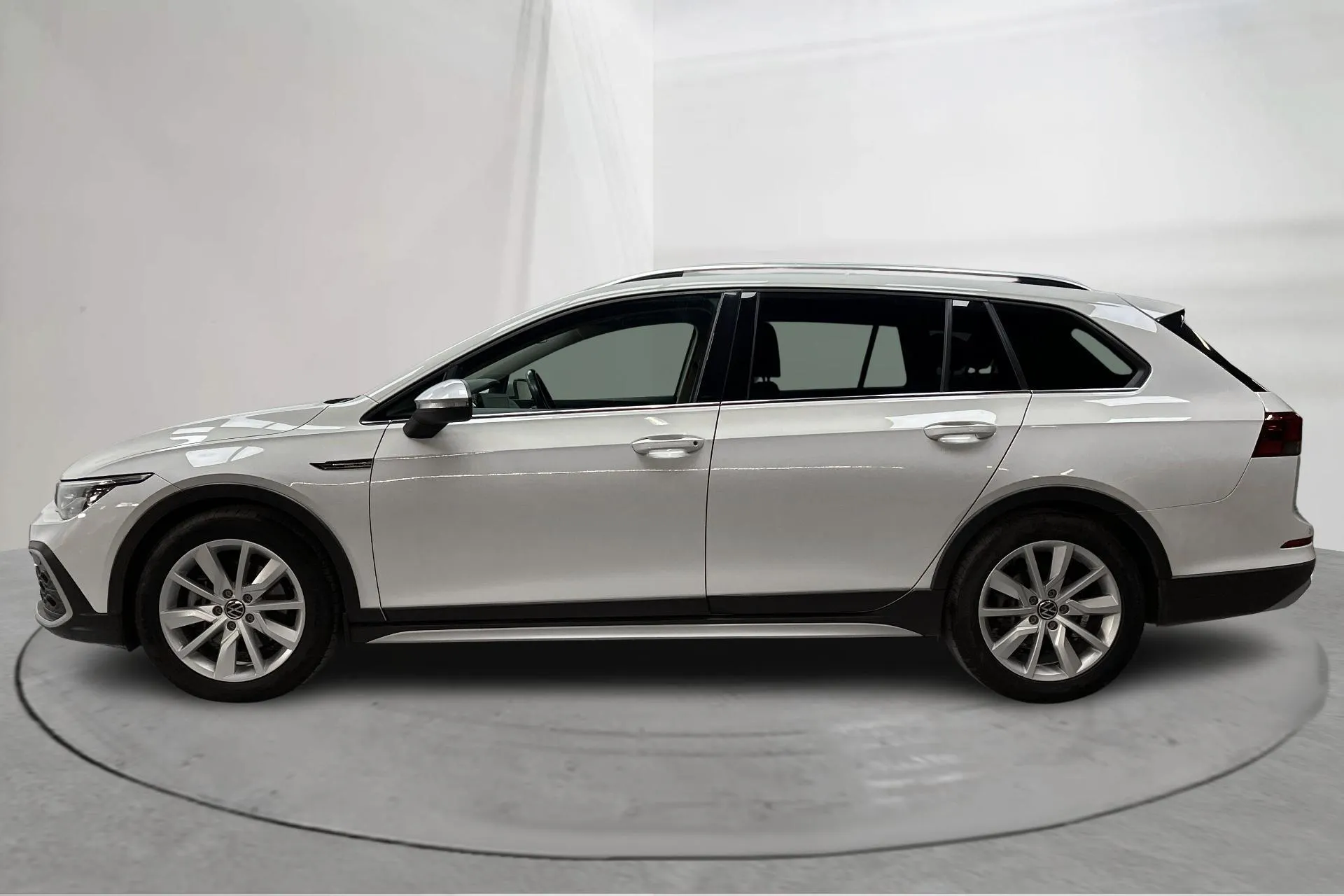 Presentation photo 2 of 16: VW Golf Alltrack 2.0 TDI SCR 4Motion (200hk) - 160 870 km - Automatic - white - 2023