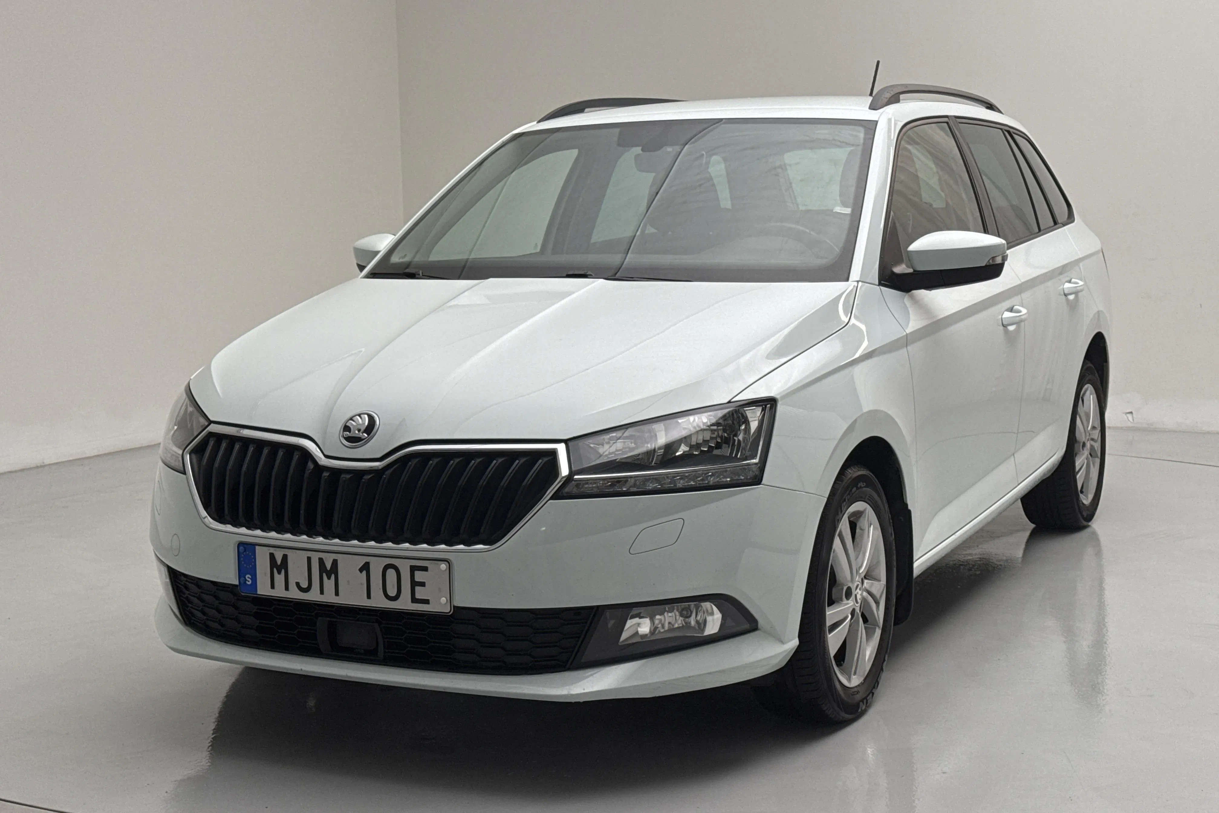 Presentation photo 1 of 13: Skoda Fabia 1.0 TSI Kombi (95hk) - 96 480 km - Manual - white - 2020
