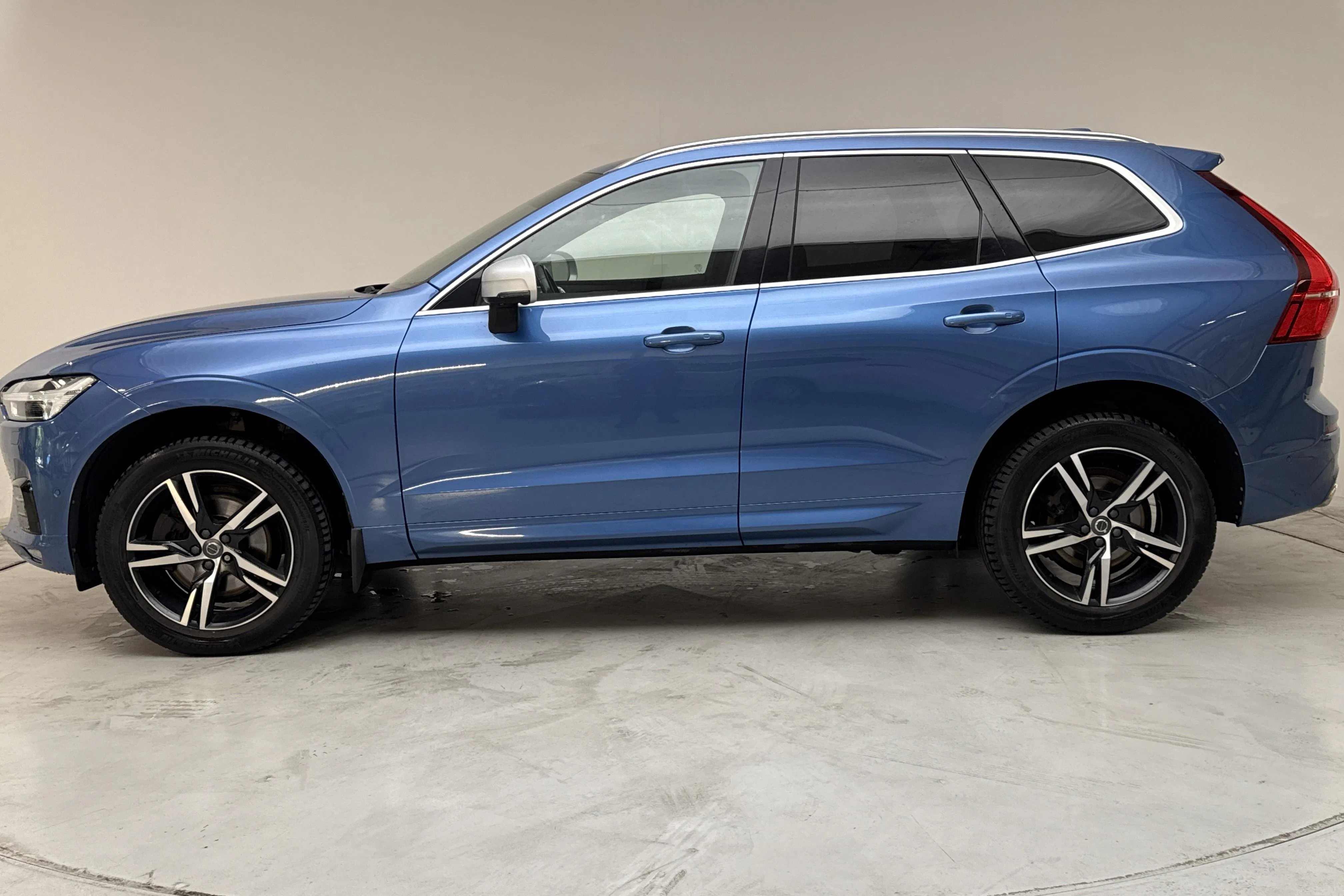 Presentationsfoto 2 av 17: Volvo XC60 D5 AWD (235hk) - 16 555 mil - Automat - blå - 2018