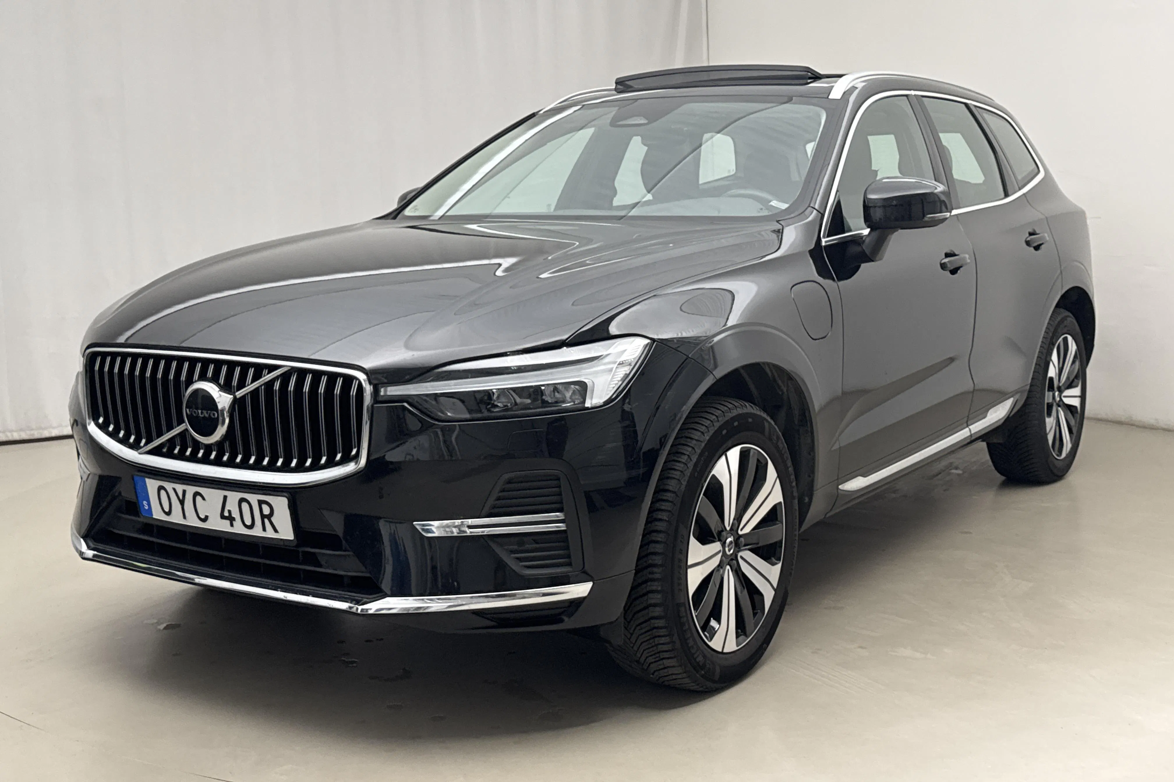 Presentationsfoto 1 av 27: Volvo XC60 T6 AWD Recharge (350hk) - 5 969 mil - Automat - svart - 2023