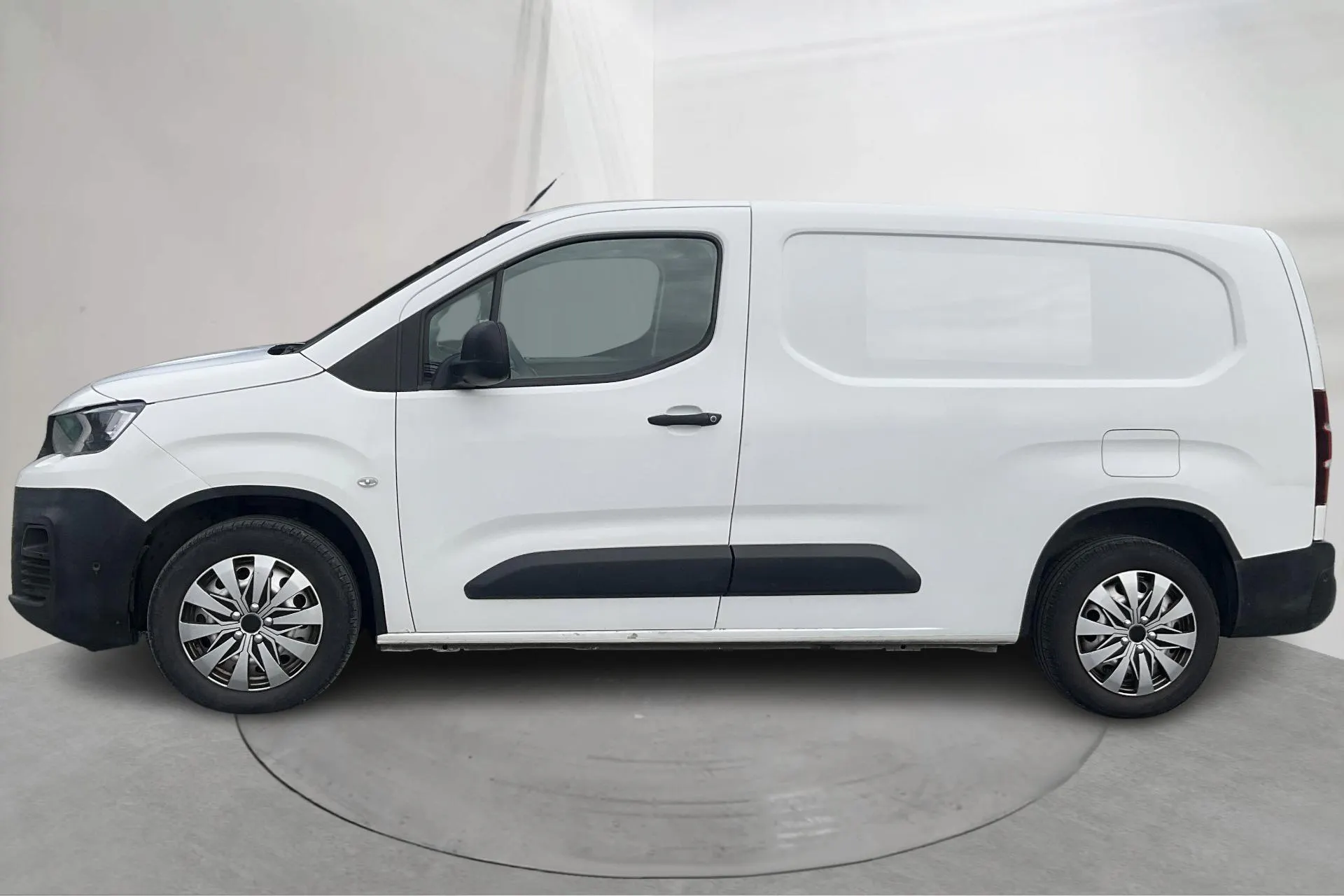 Presentation photo 2 of 19: Peugeot Partner 1.5 HDI Skåp (130hk) - 124 820 km - Automatic - white - 2019