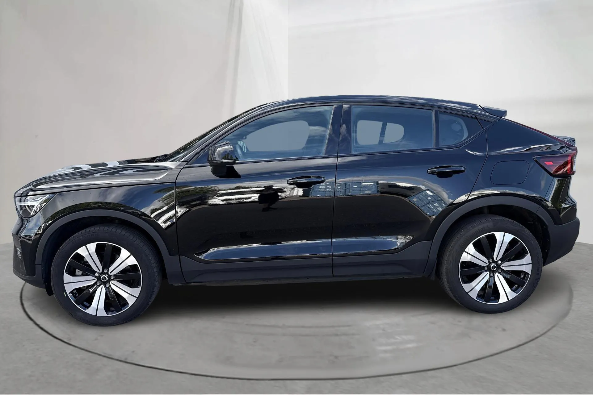 Presentationsfoto 2 av 18: Volvo C40 Recharge (231hk) - 9 636 mil - Automat - svart - 2023