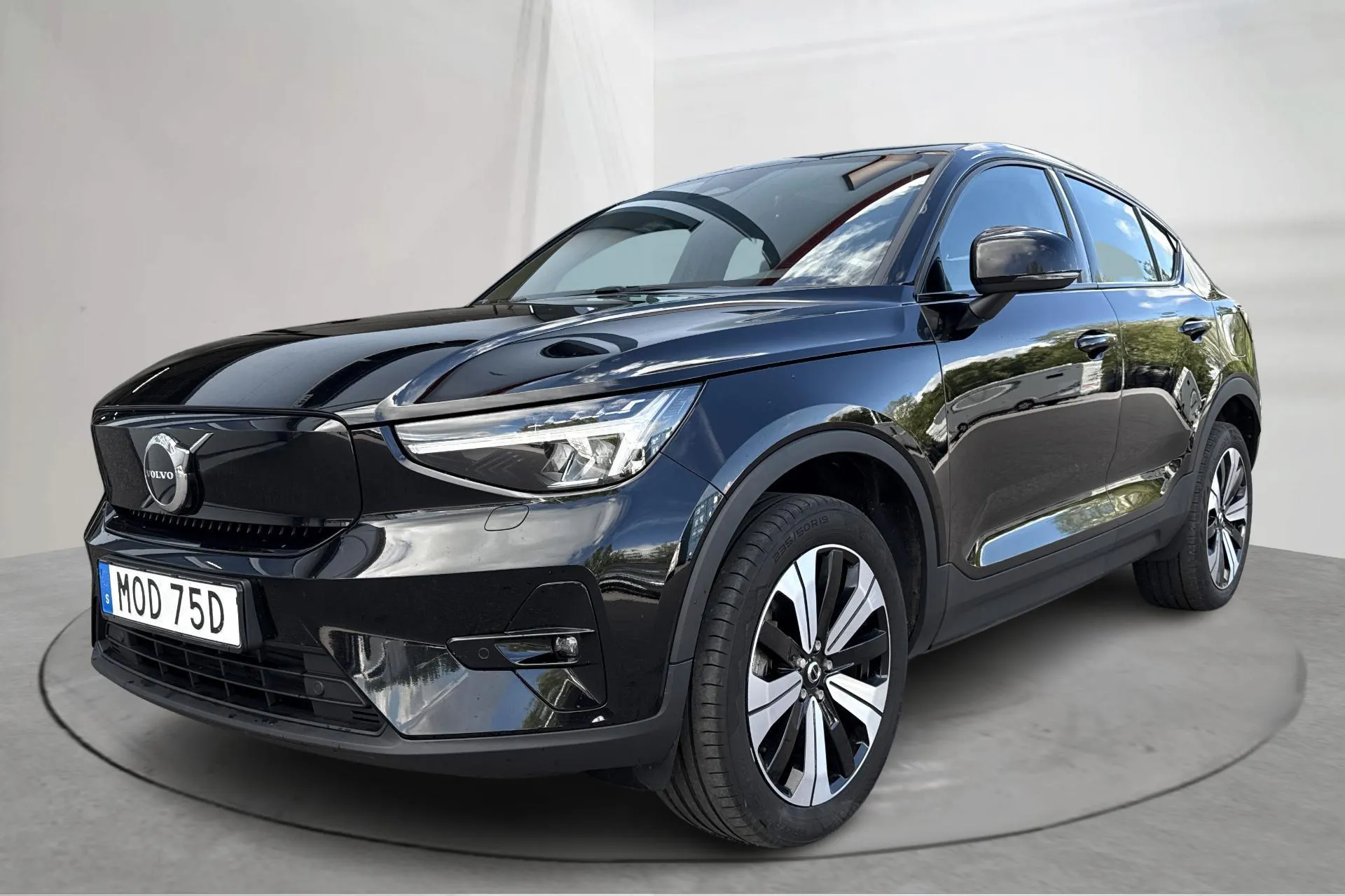 Presentationsfoto 1 av 18: Volvo C40 Recharge (231hk) - 9 636 mil - Automat - svart - 2023