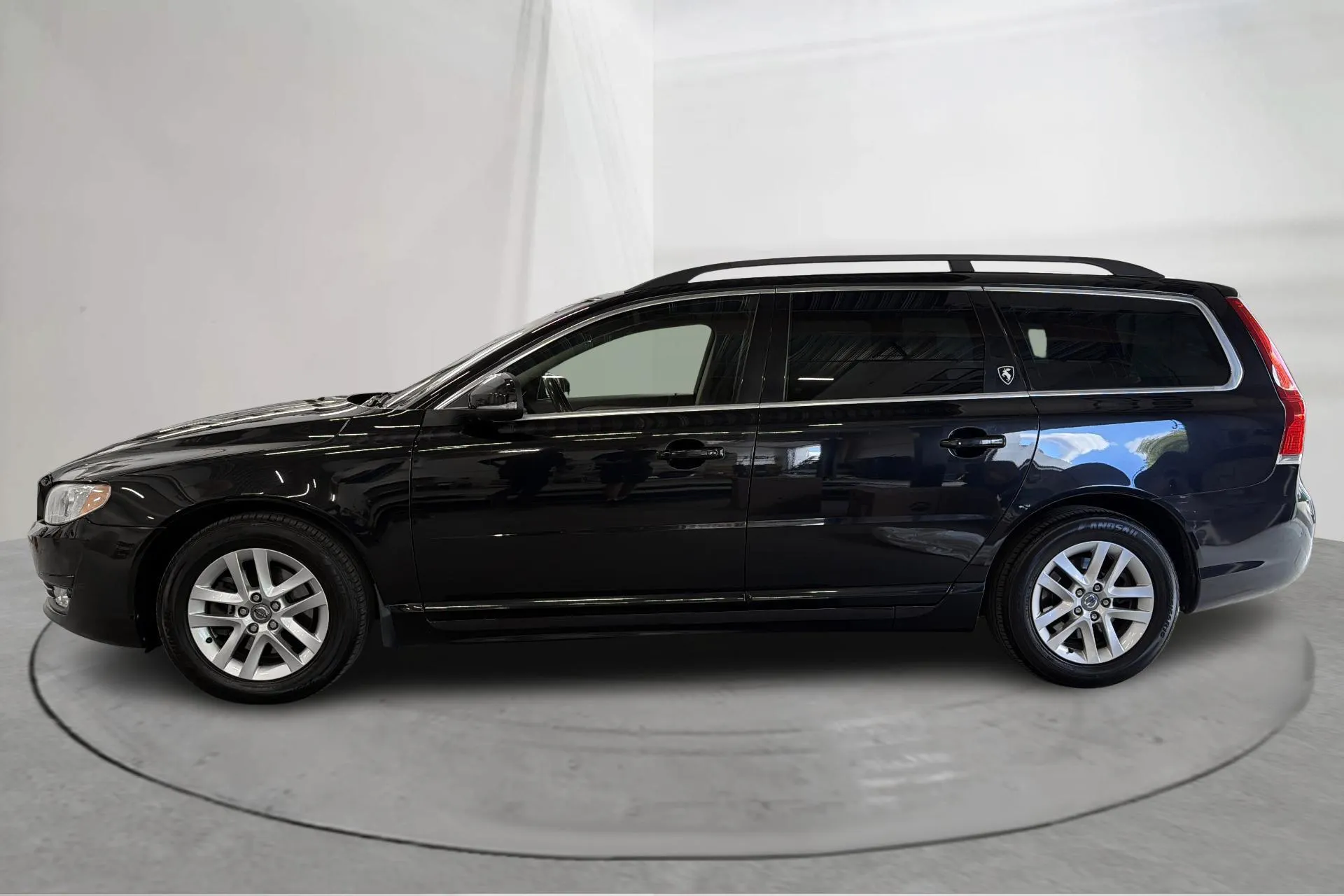 Presentation photo 2 of 17: Volvo V70 II D4 (181hk) - 158 180 km - Manual - black - 2014