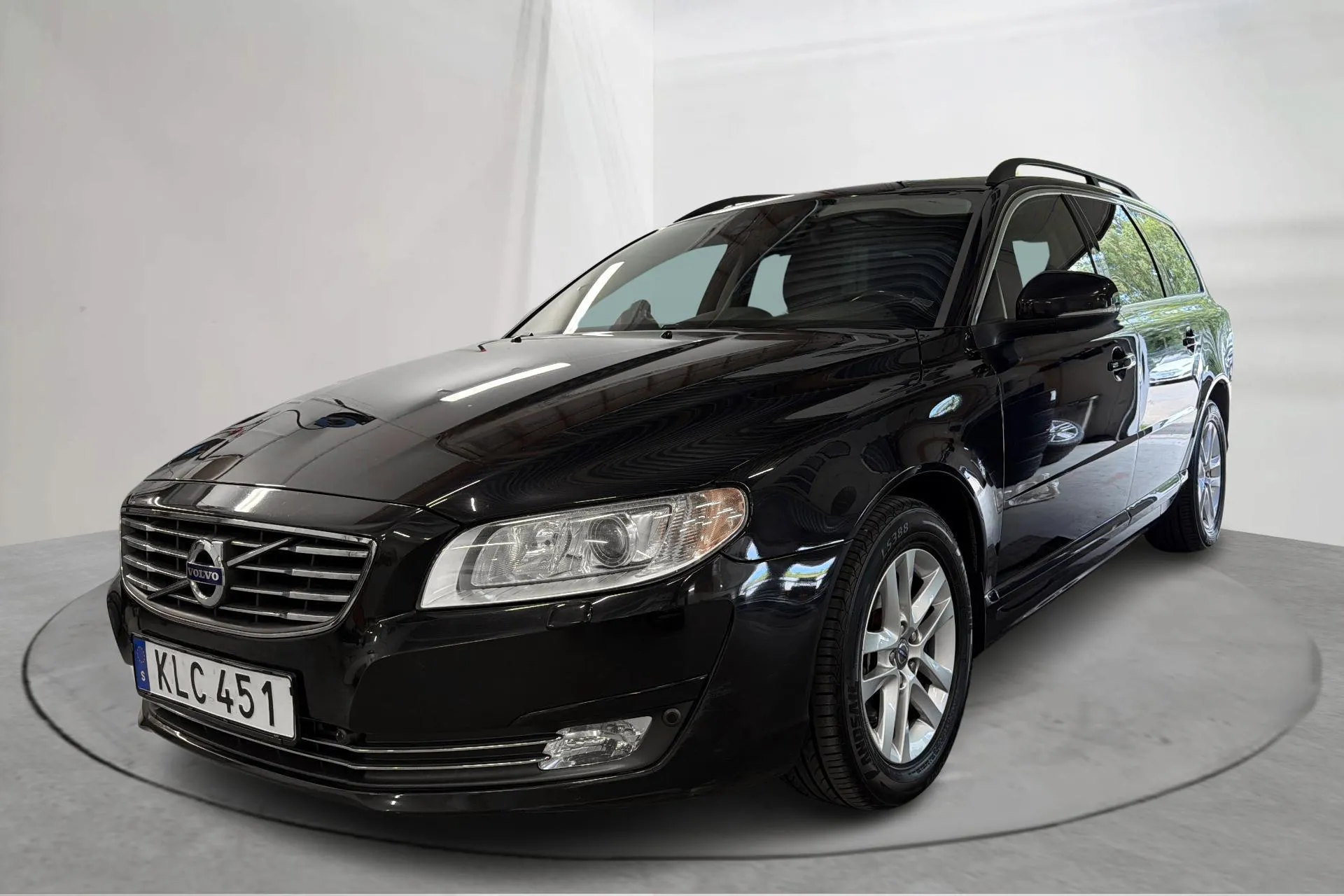 Presentation photo 1 of 17: Volvo V70 II D4 (181hk) - 158 180 km - Manual - black - 2014