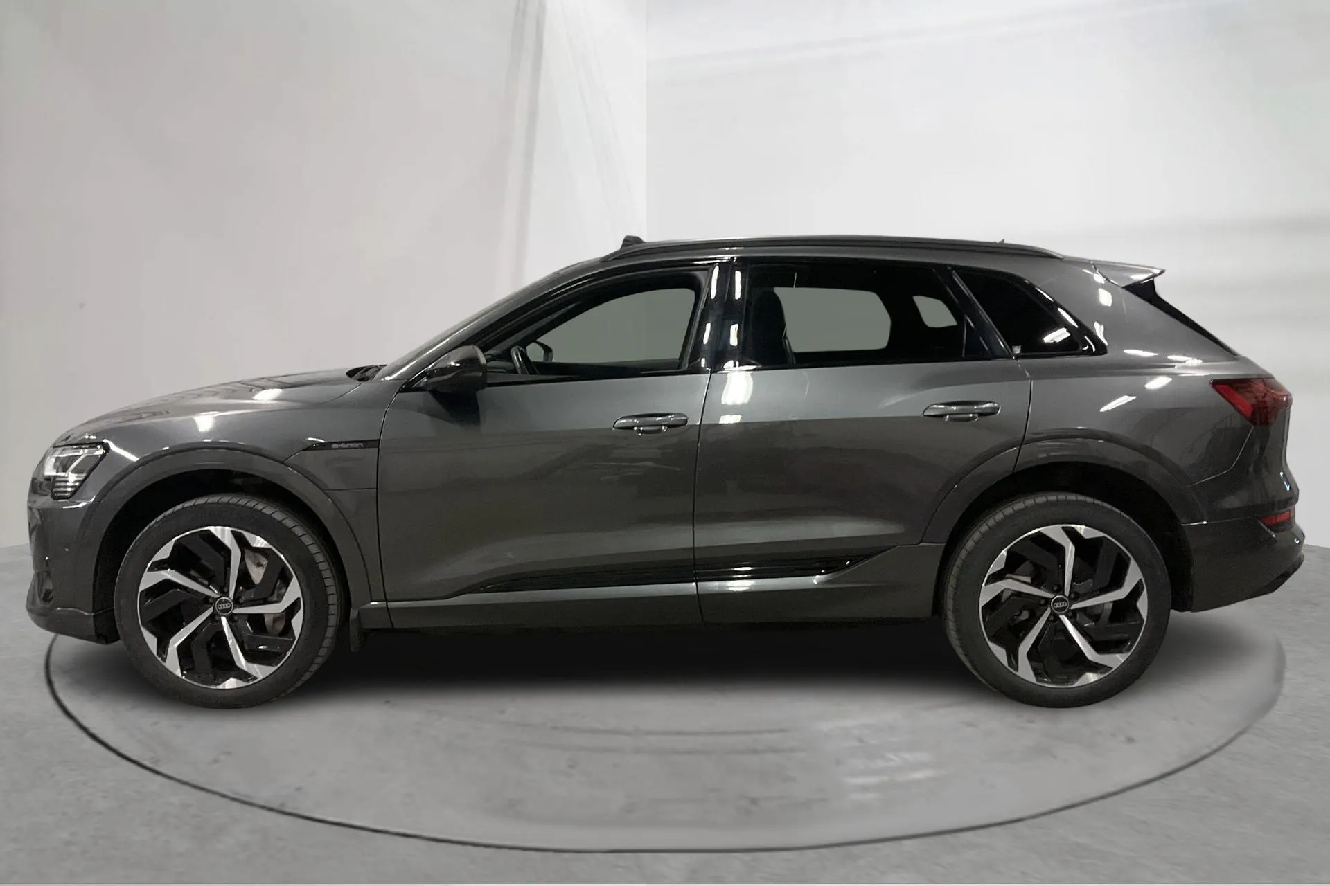Presentation photo 2 of 21: Audi e-tron 55 quattro 95kWh (360hk) - 107 010 km - Automatic - gray - 2022