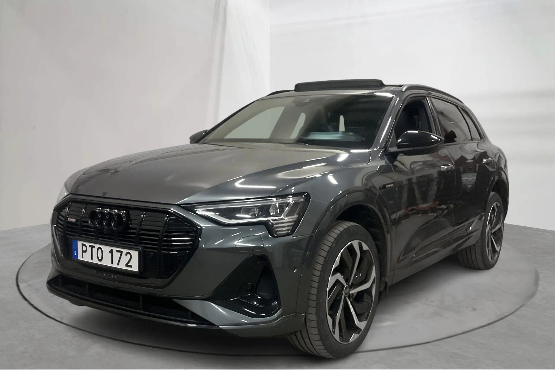 Presentation photo 1 of 21: Audi e-tron 55 quattro 95kWh (360hk) - 107 010 km - Automatic - gray - 2022