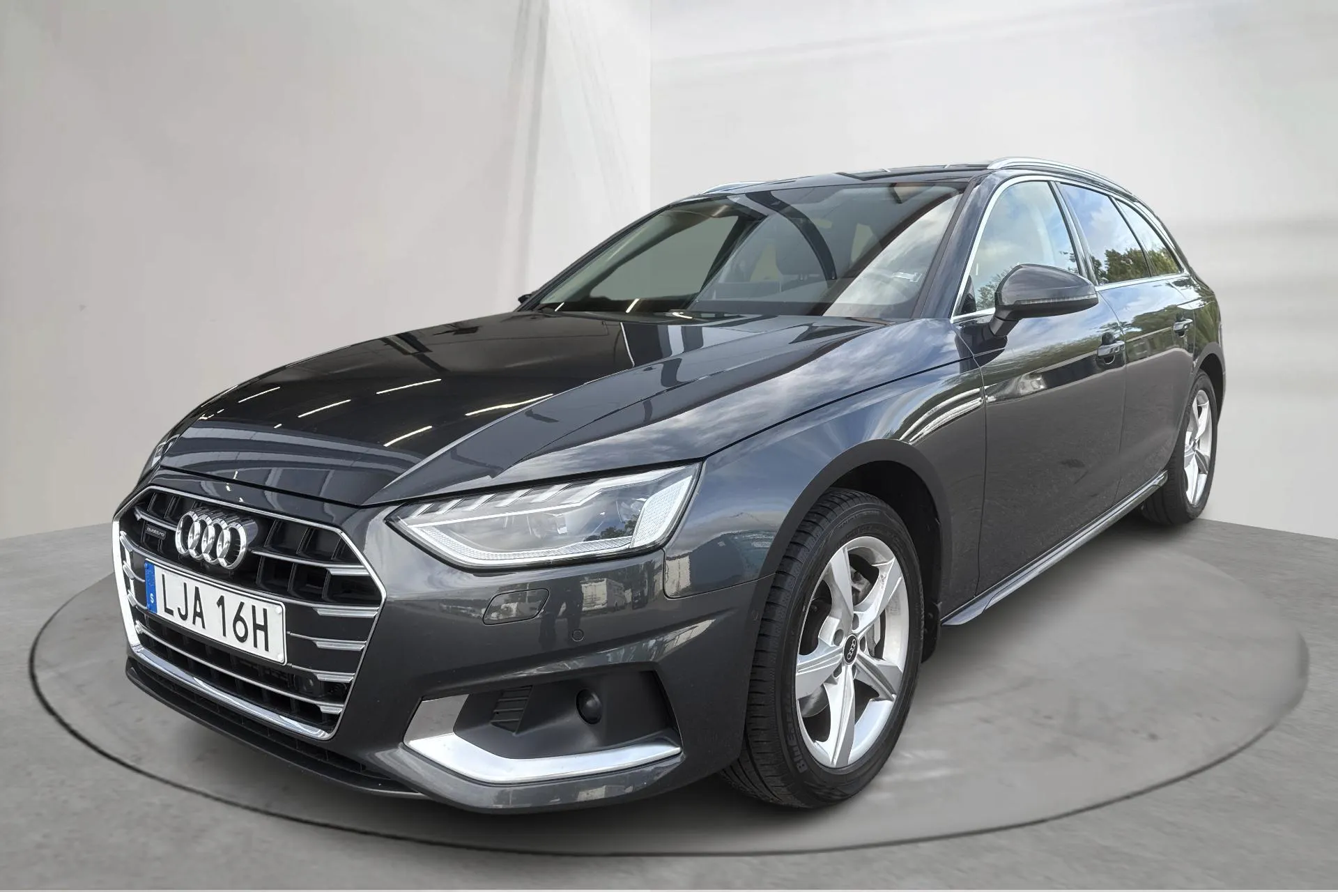 Presentation photo 1 of 15: Audi A4 Avant 40 TDI quattro (204hk) - 126 000 km - Automatic - gray - 2023