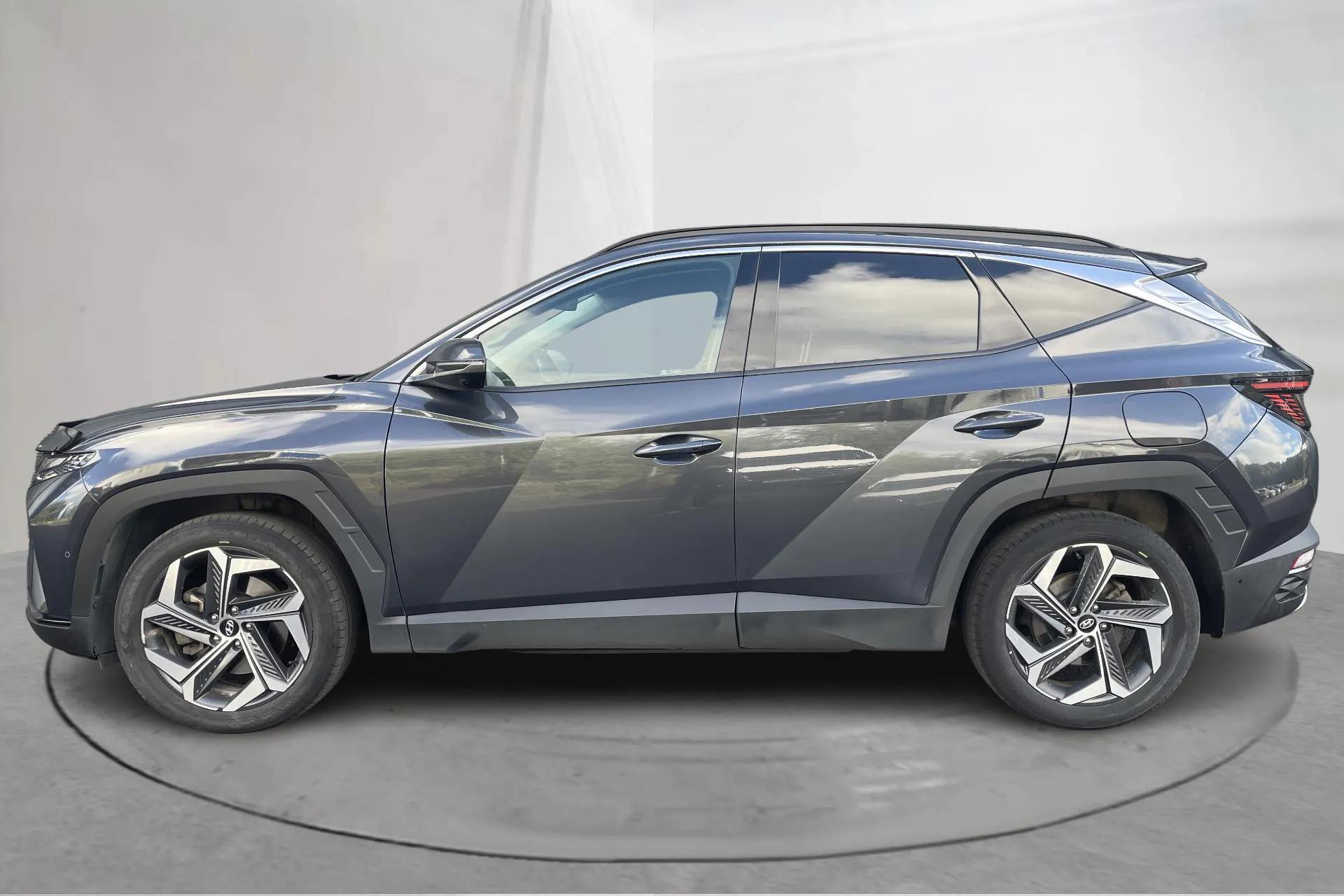 Presentationsfoto 2 av 20: Hyundai Tucson 1.6 GDI plug-in hybrid 4WD (265hk) - 11 879 mil - Automat - grå - 2022