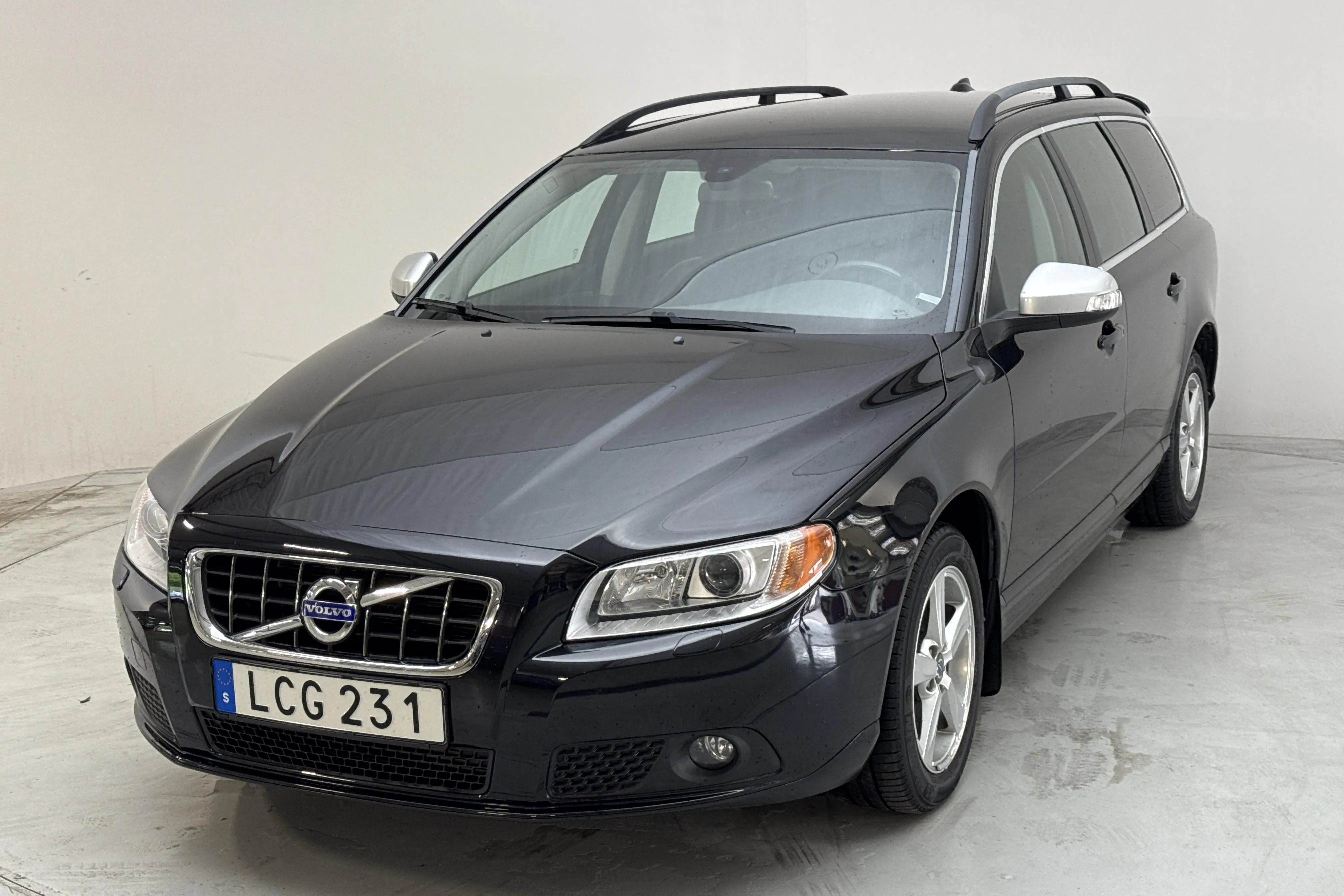 Presentation photo 1 of 13: Volvo V70 II D3 (163hk) - 203 690 km - Automatic - black - 2011