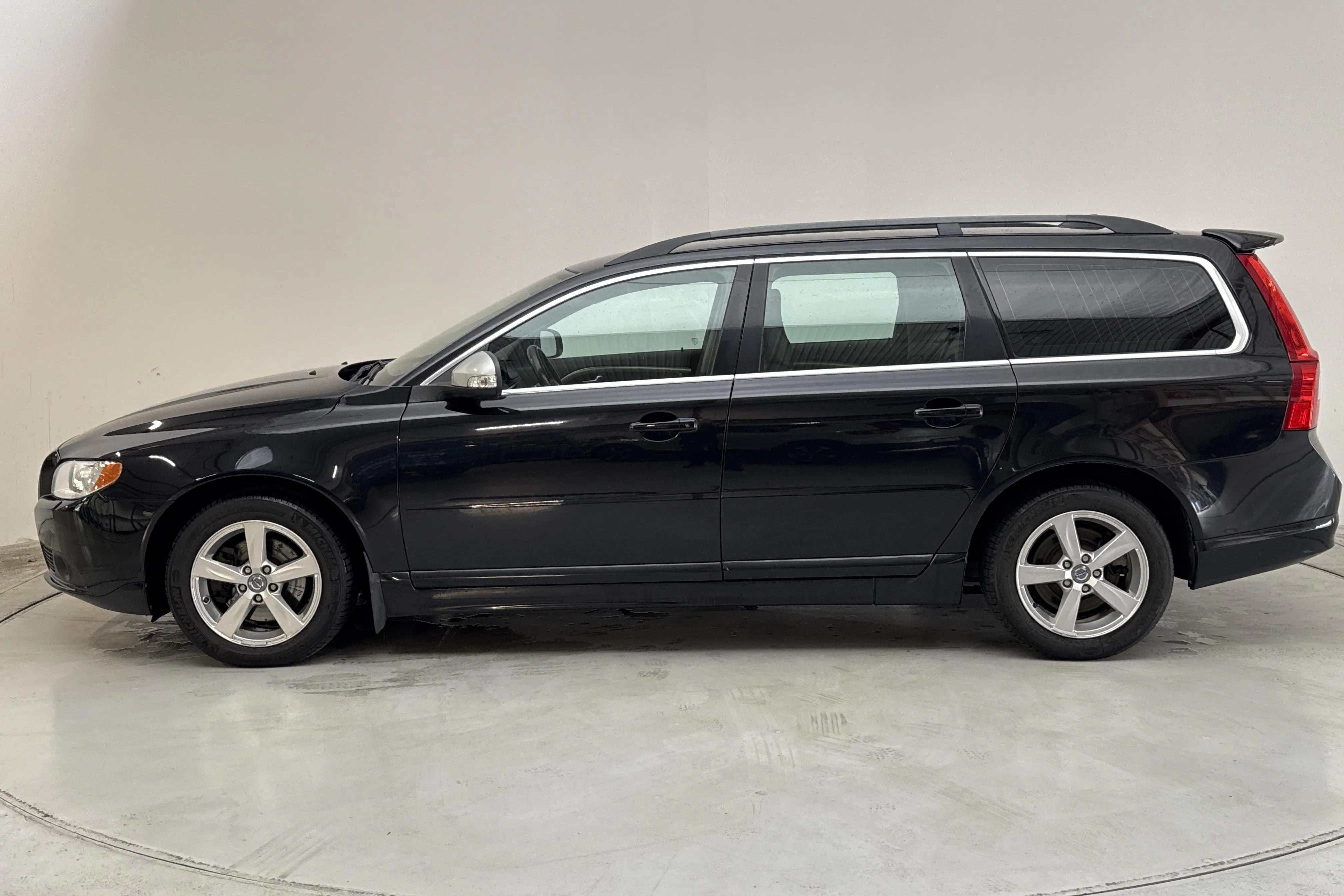 Presentation photo 2 of 13: Volvo V70 II D3 (163hk) - 203 690 km - Automatic - black - 2011