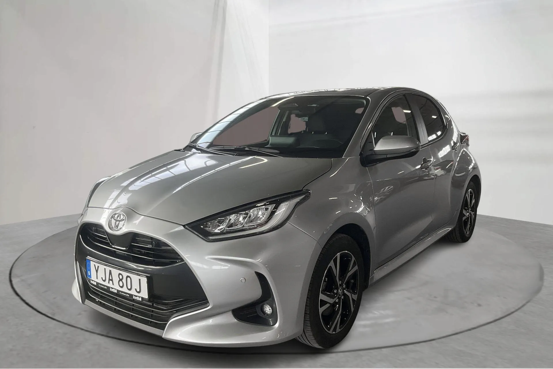 Presentationsfoto 1 av 15: Toyota Yaris 1.5 Hybrid 5dr (116hk) - 5 817 mil - Automat - silver - 2024