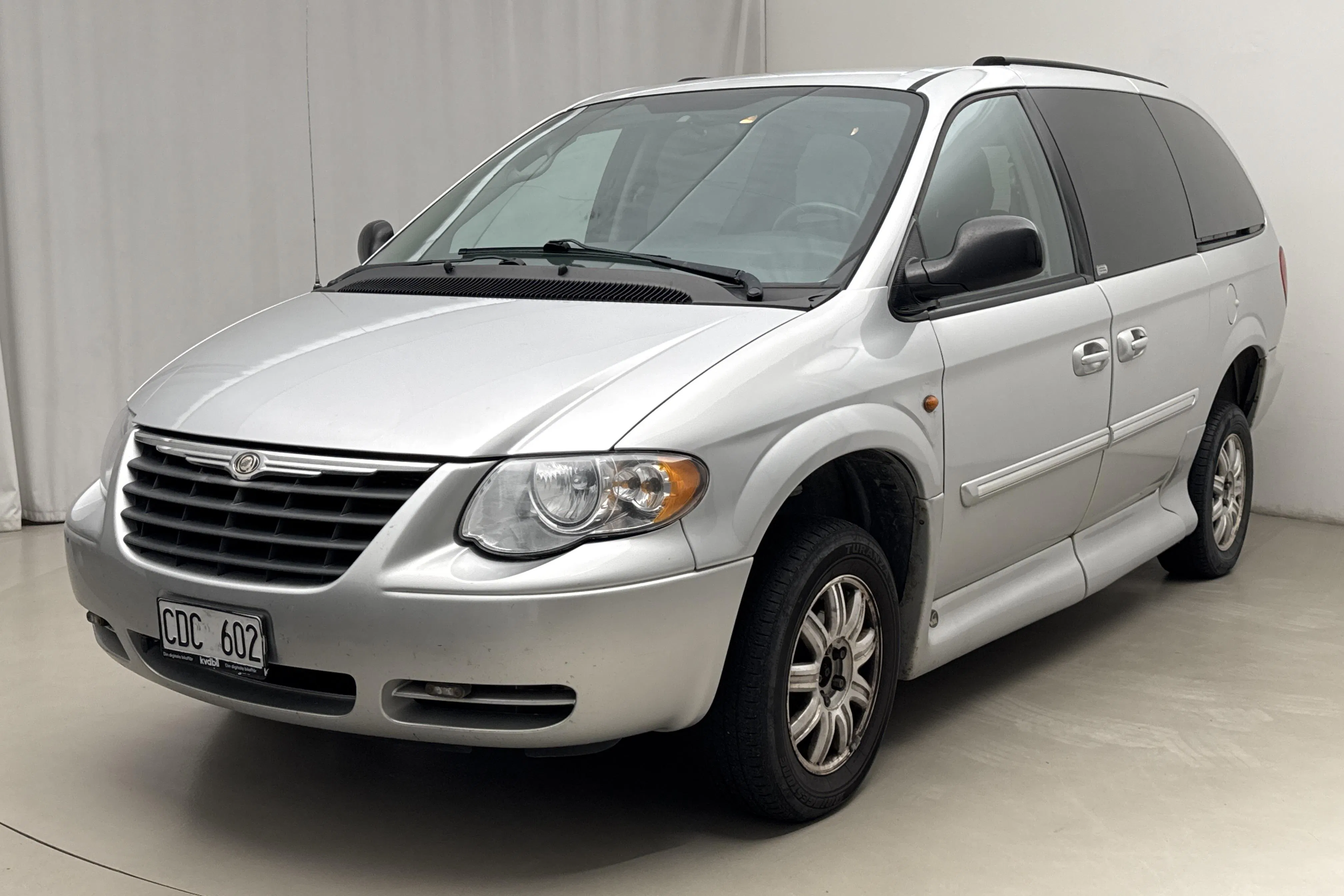 Presentation photo 1 of 16: Chrysler Grand Voyager 3.8 (218hk) - 53 820 km - Automatic - gray - 2007