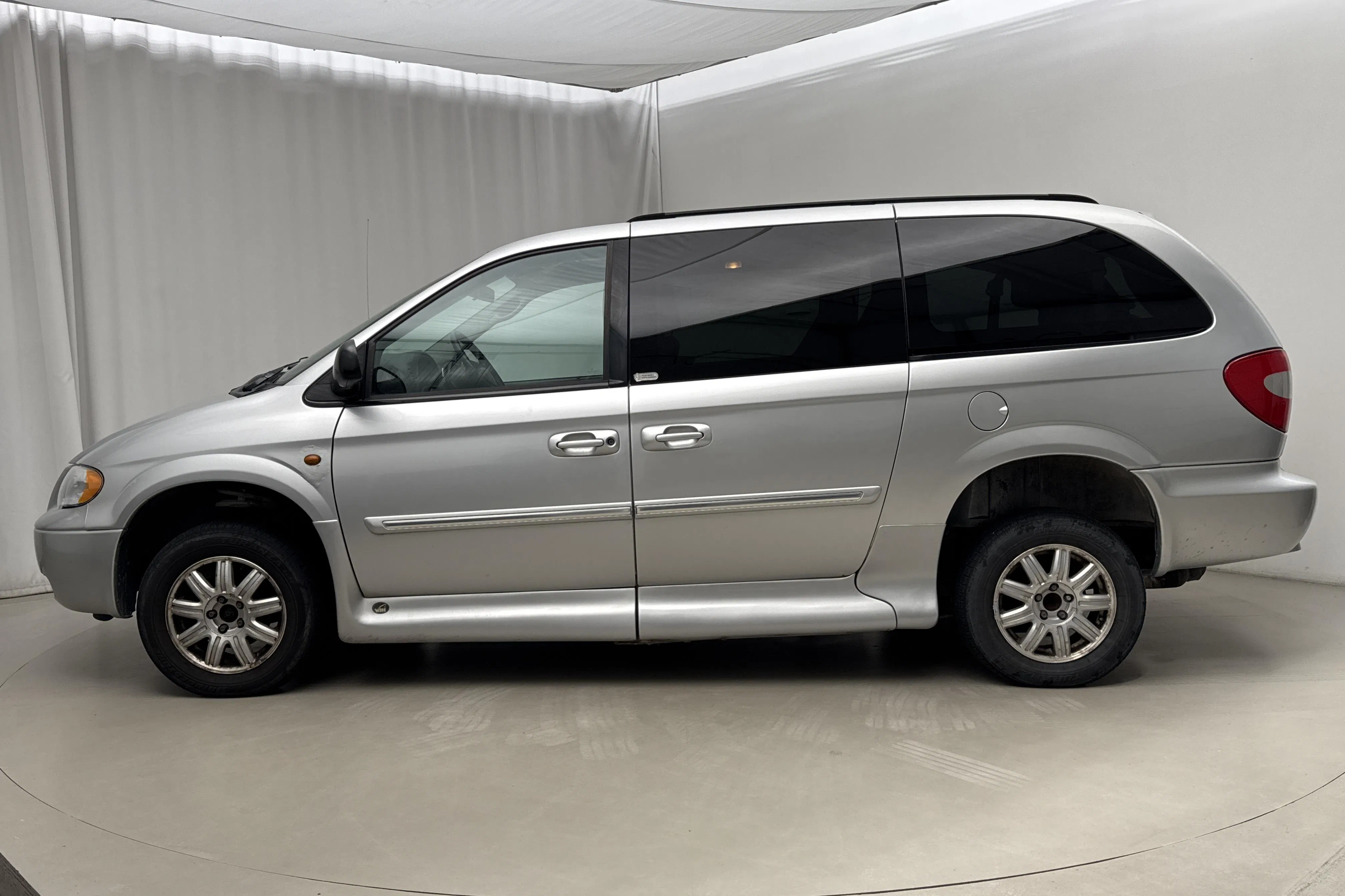Presentation photo 2 of 16: Chrysler Grand Voyager 3.8 (218hk) - 53 820 km - Automatic - gray - 2007