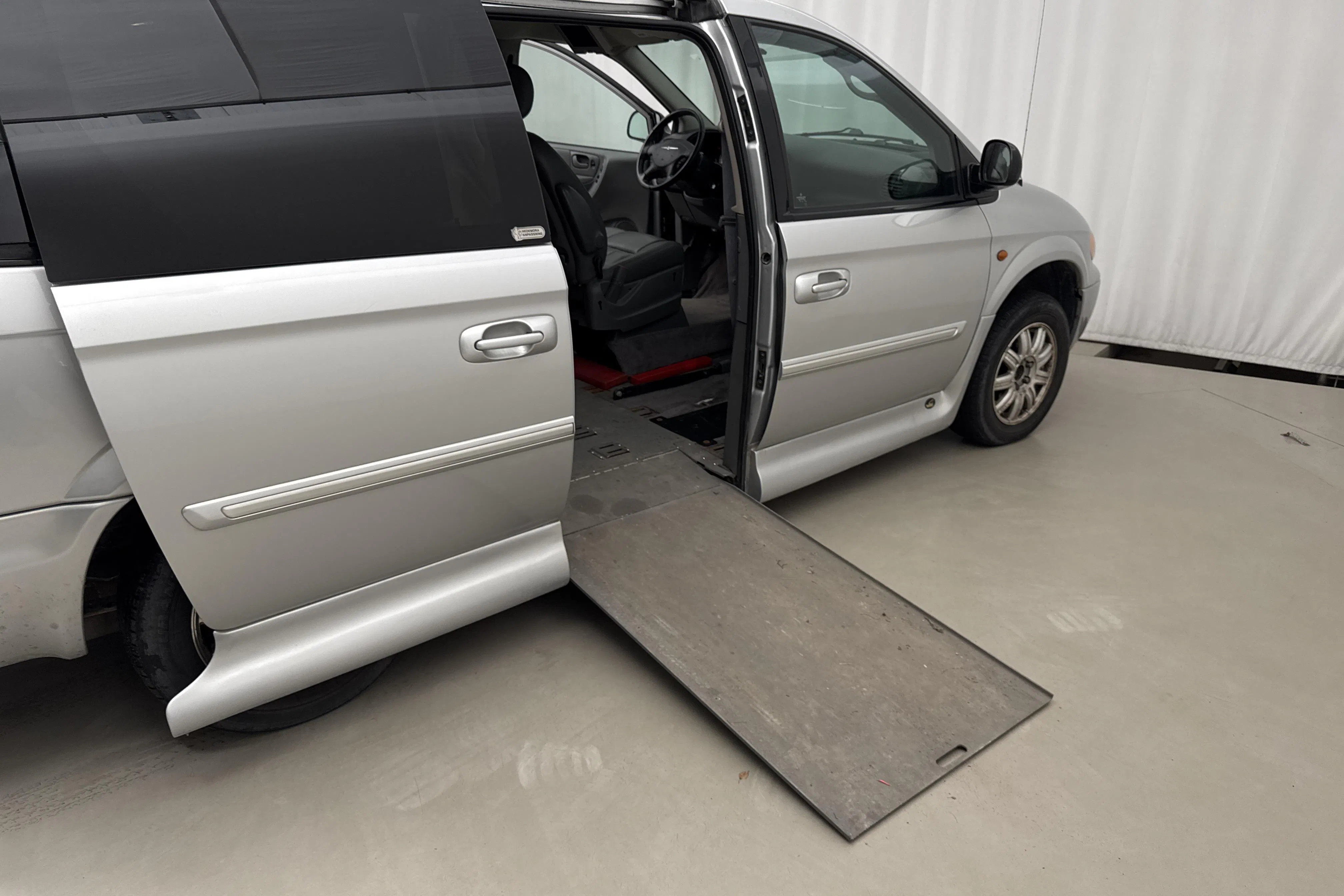 Presentation photo 16 of 16: Chrysler Grand Voyager 3.8 (218hk) - 53 820 km - Automatic - gray - 2007