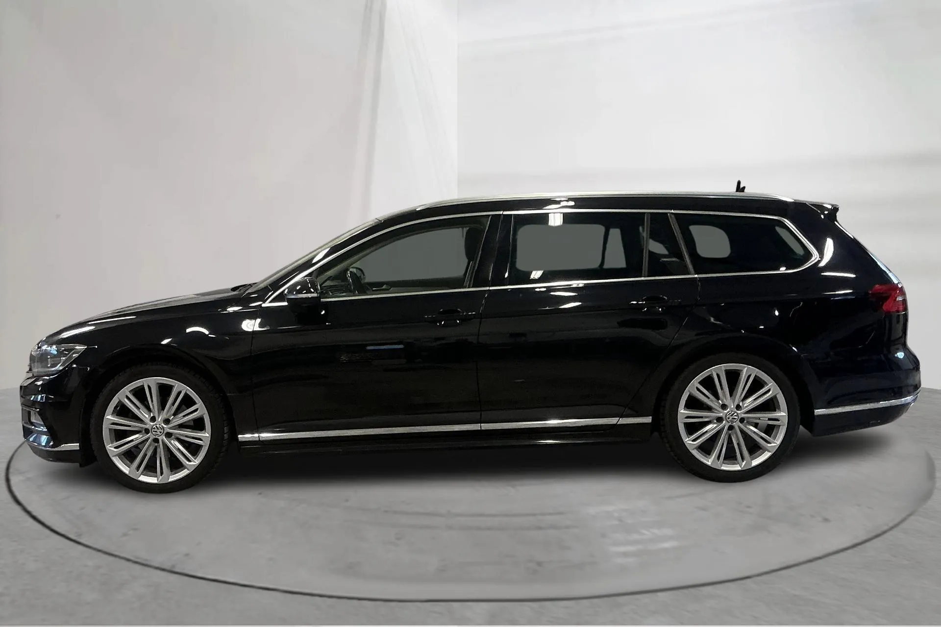 Presentation photo 2 of 15: VW Passat 2.0 TDI Sportscombi (190hk) - 186 600 km - Automatic - black - 2017