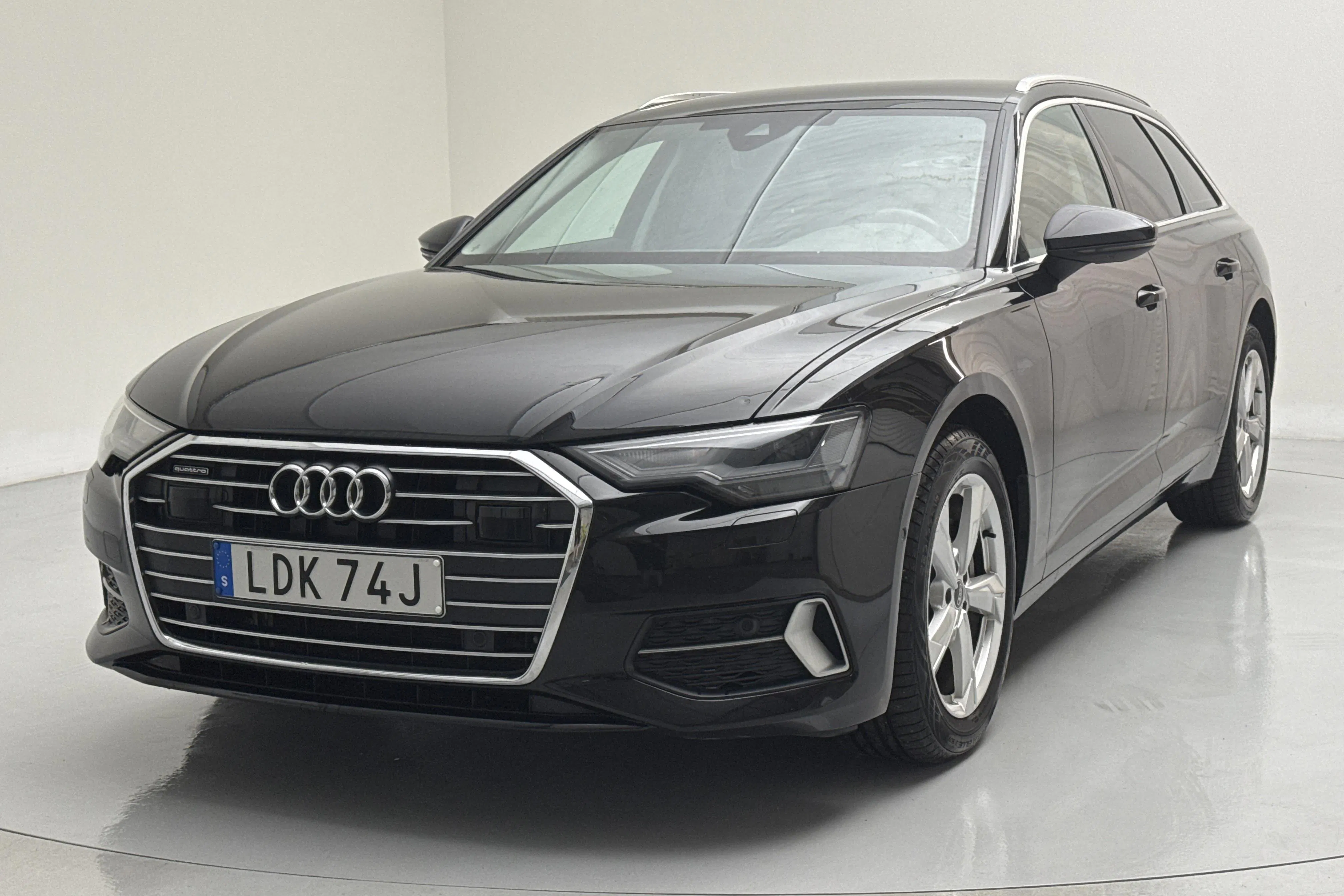 Presentationsfoto 1 av 15: Audi A6 Avant 40 TDI quattro (204hk) - 10 855 mil - Automat - svart - 2023