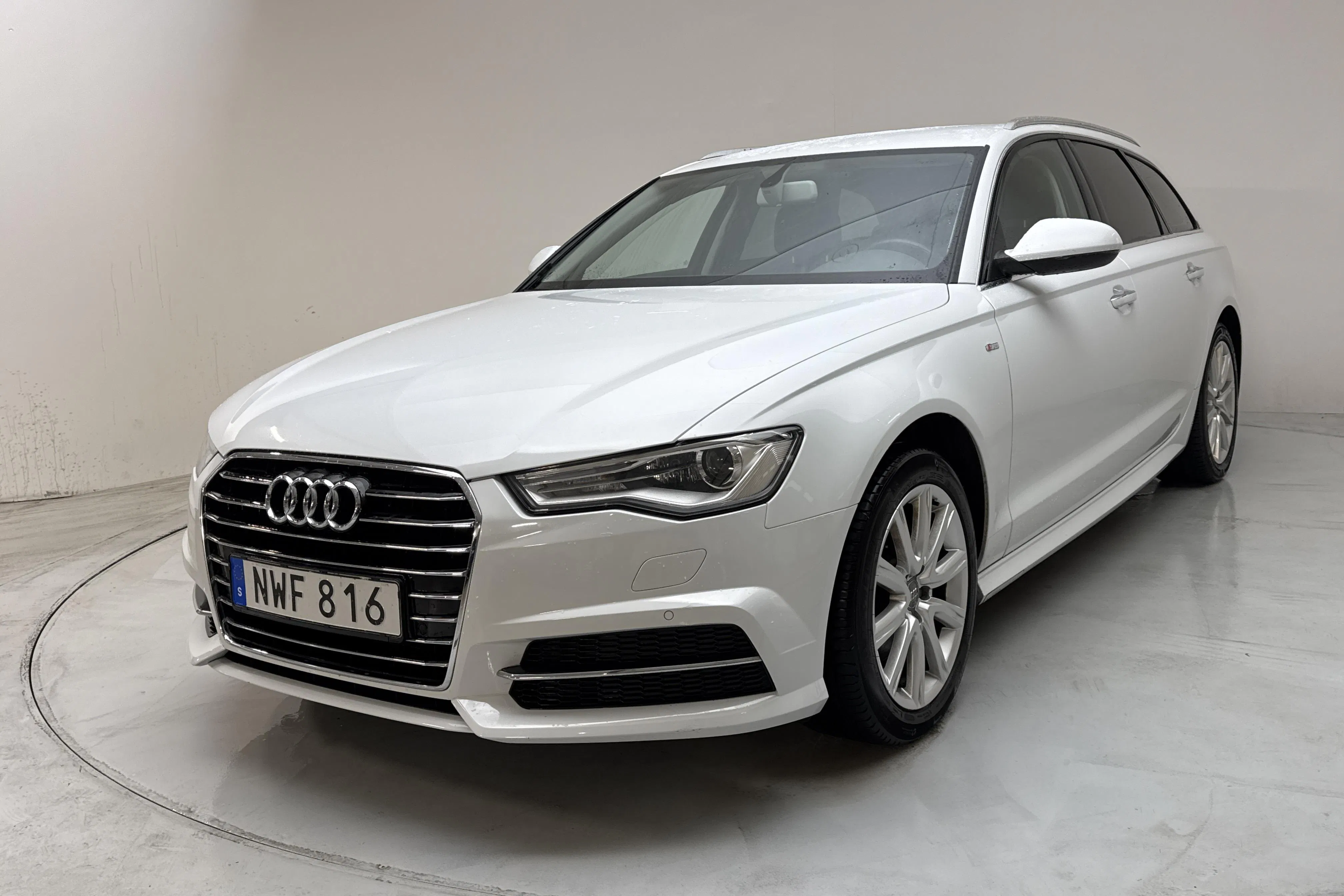 Presentationsfoto 1 av 12: Audi A6 2.0 TDI Avant (190hk) - 11 968 mil - Automat - vit - 2016