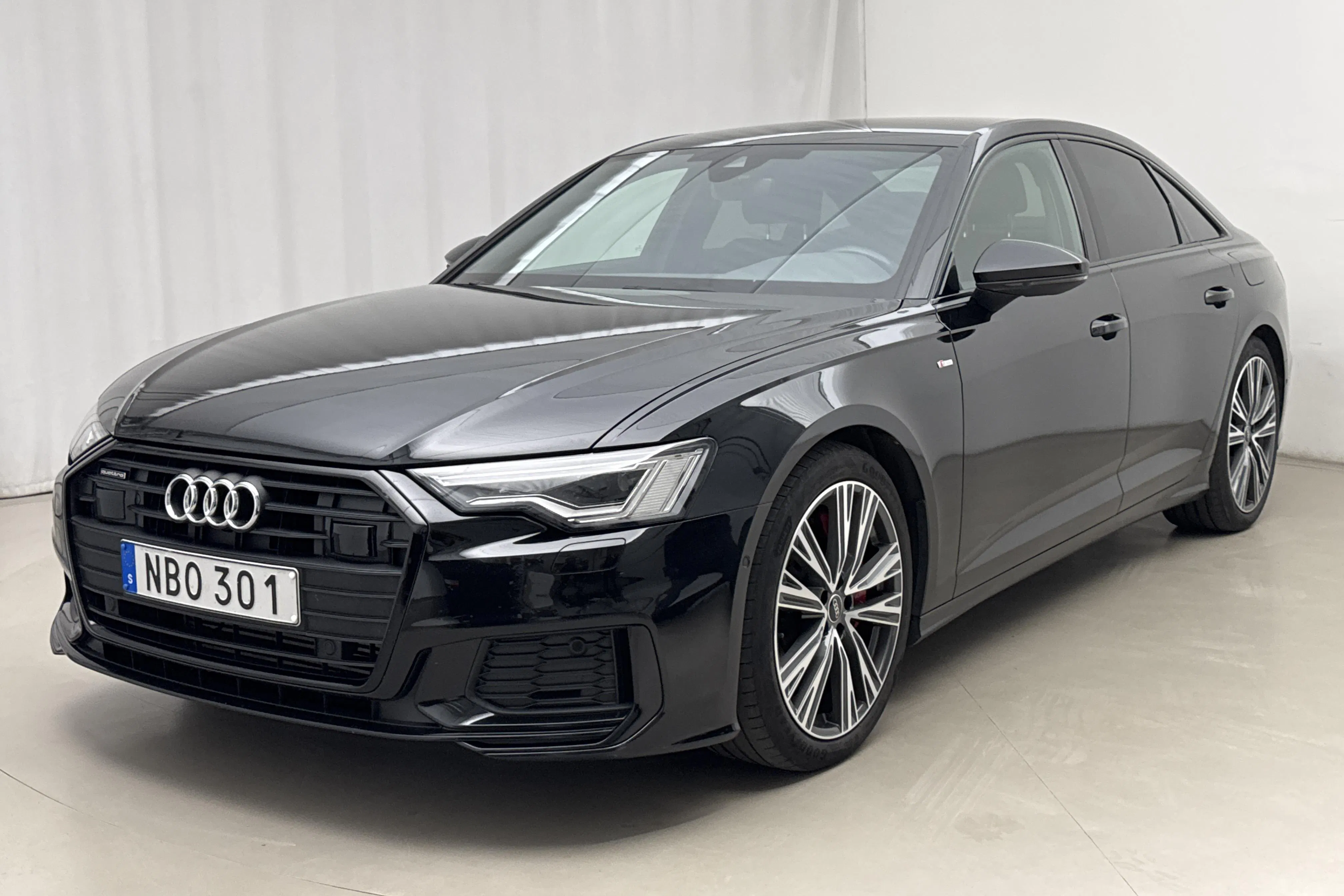 Presentation photo 1 of 23: Audi A6 Sedan 55 TFSI e quattro (367hk) - 84 310 km - Automatic - black - 2023