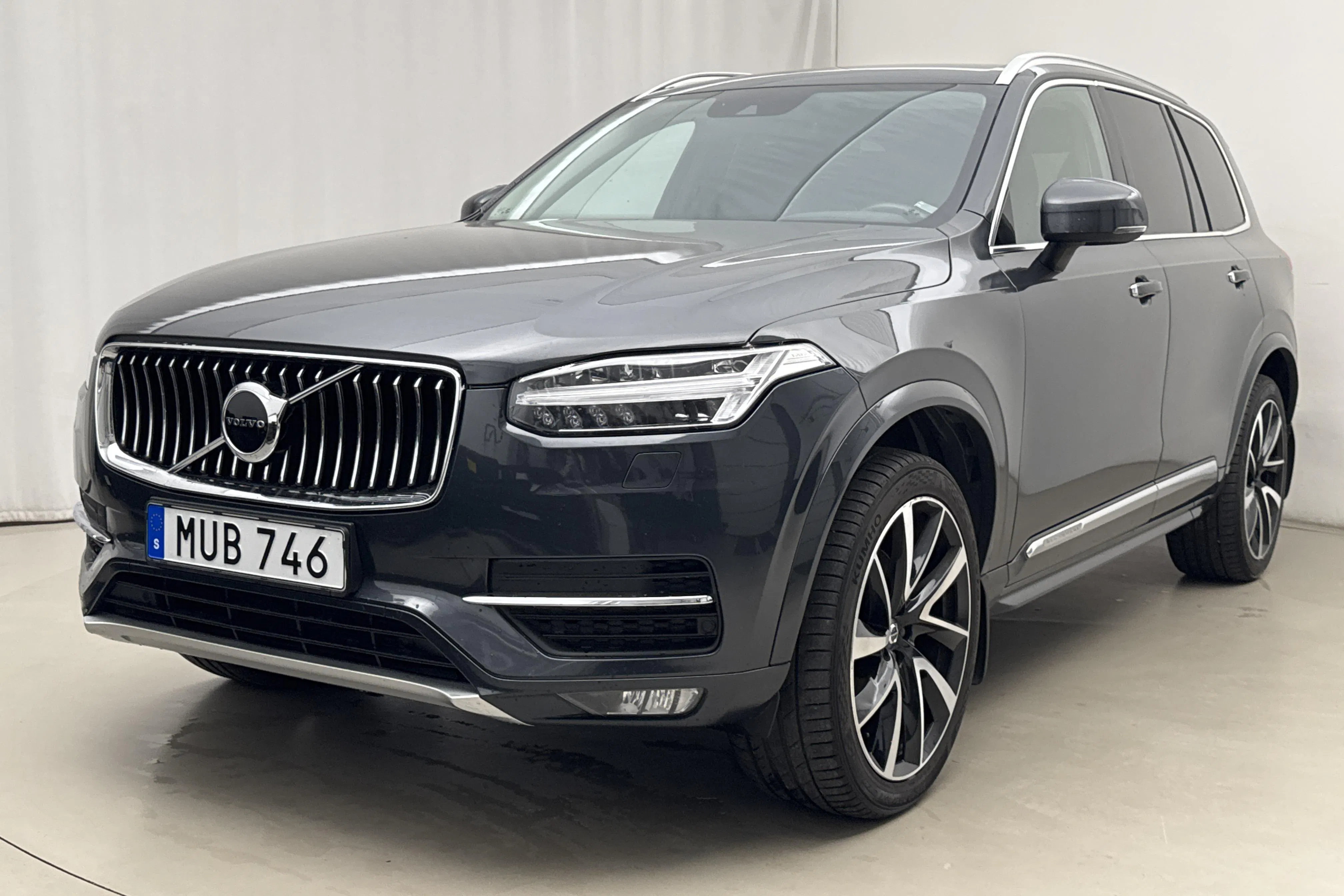 Presentationsfoto 1 av 23: Volvo XC90 T5 AWD (250hk) - 13 607 mil - Automat - grå - 2018