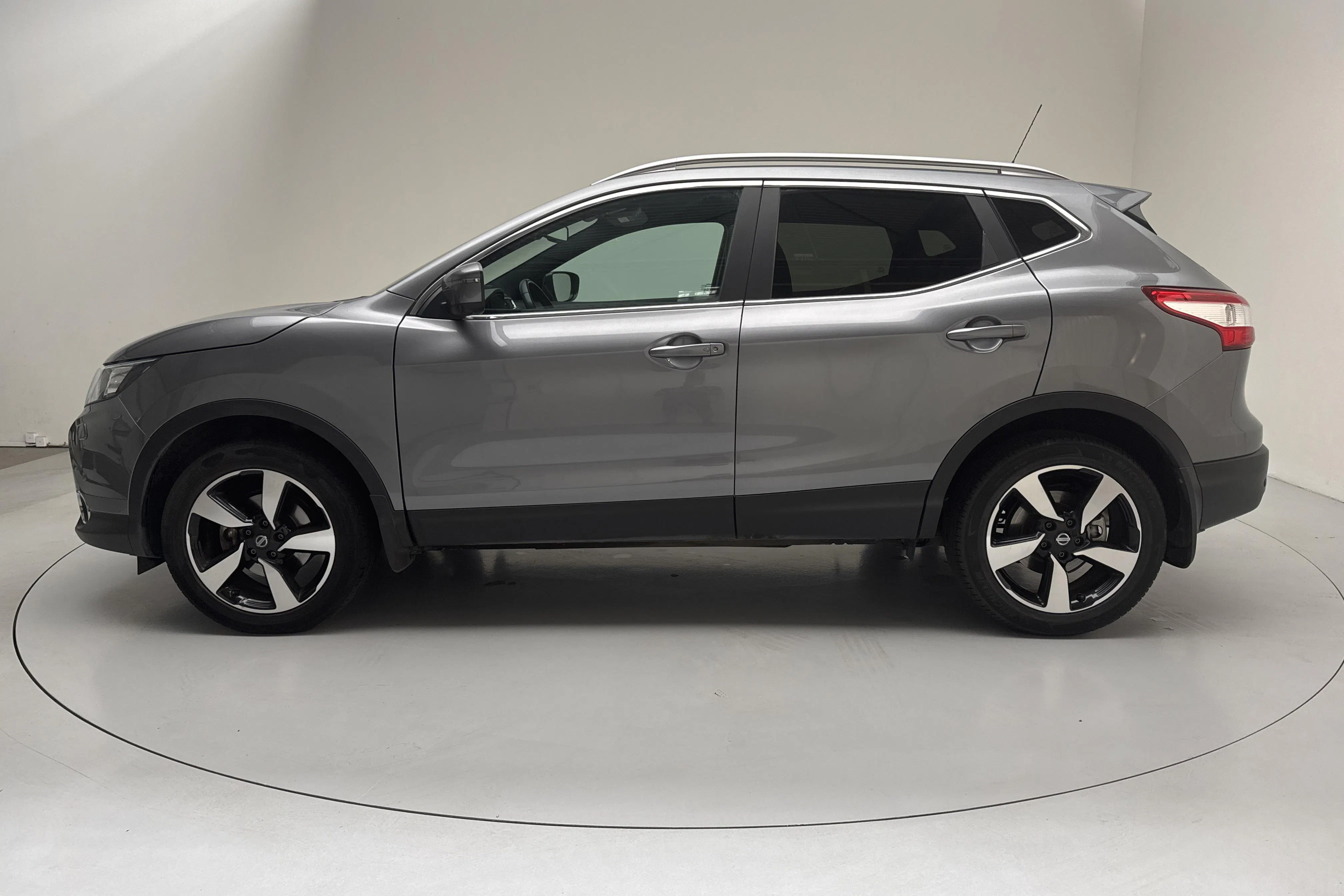 Presentationsfoto 2 av 14: Nissan Qashqai 1.2 (115hk) - 2 475 mil - Automat - grå - 2017