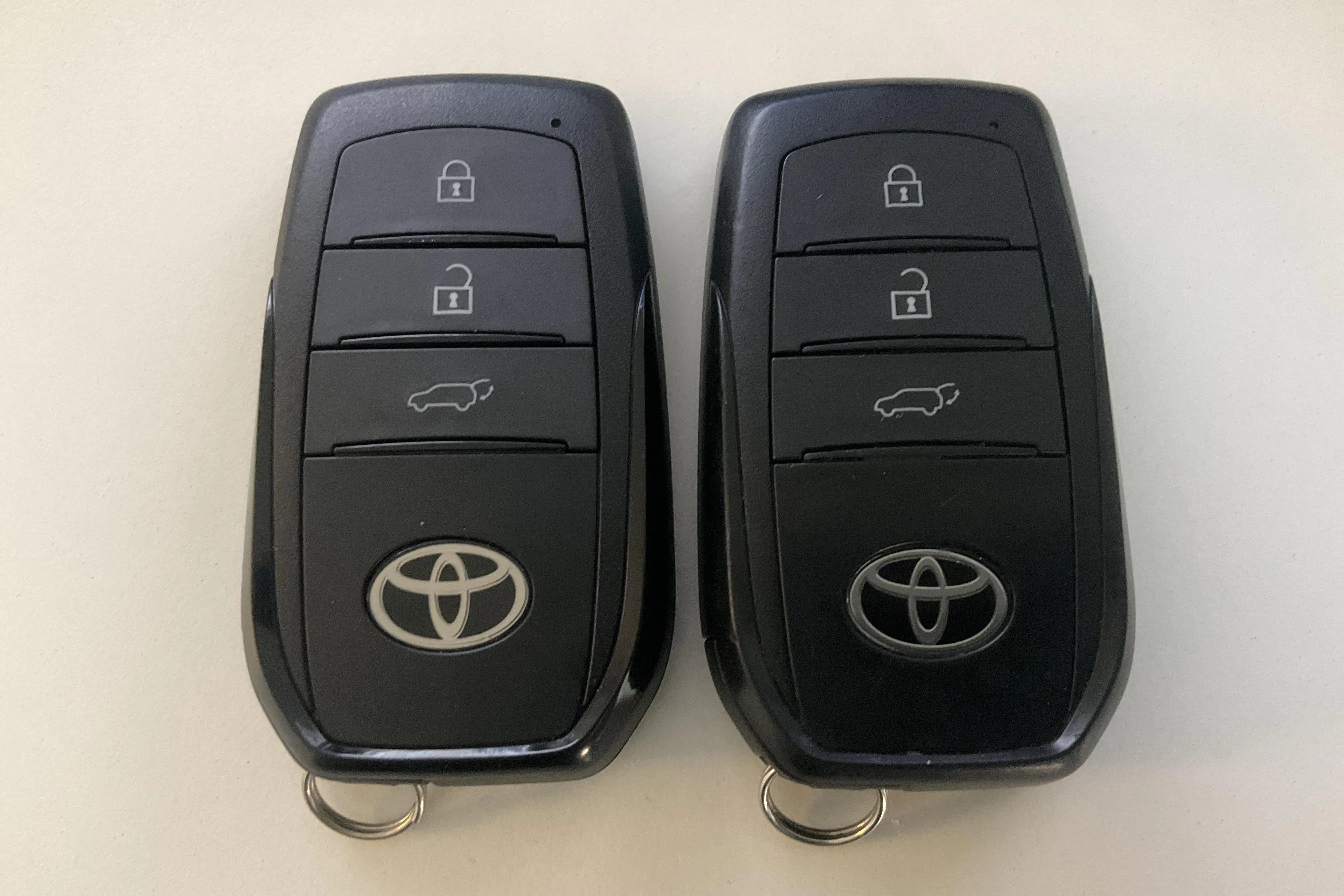 Presentationsfoto 18 av 18: Toyota RAV4 2.5 HSD AWD (222hk) - 8 486 mil - Automat - Mörkgrå - 2024