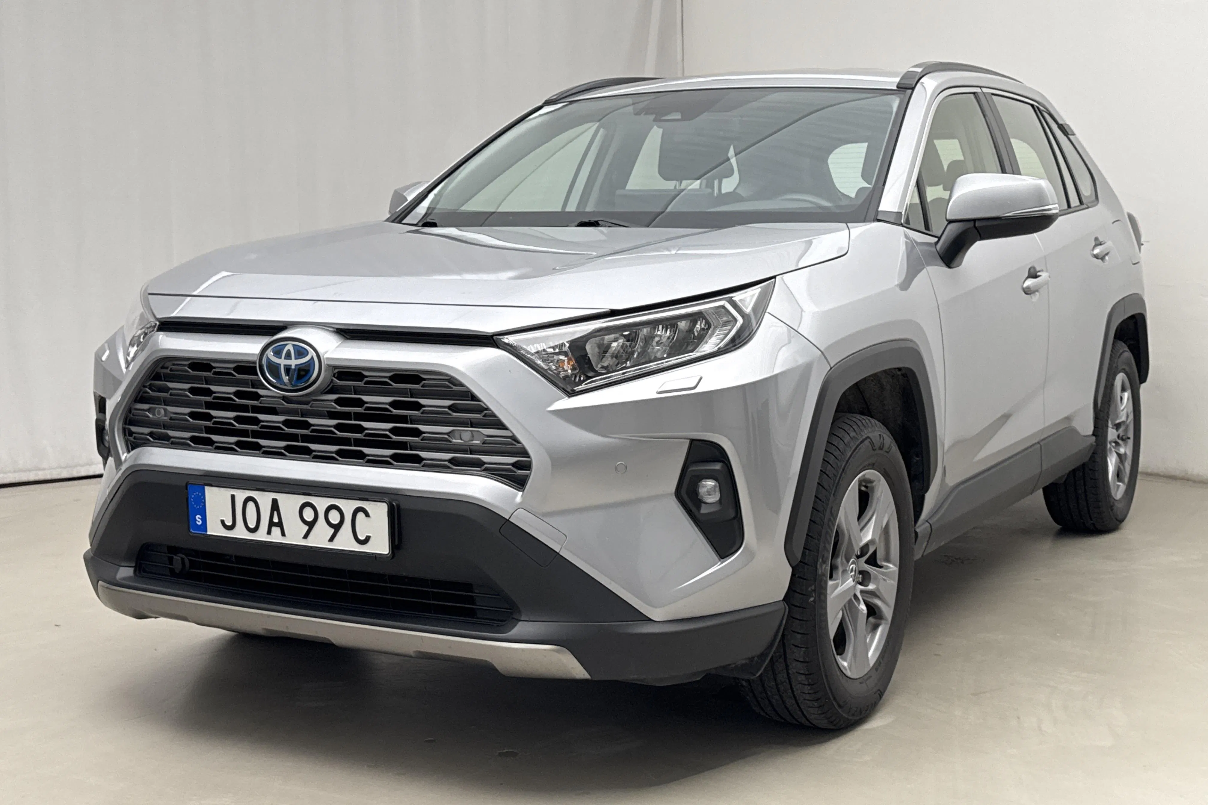 Presentationsfoto 1 av 18: Toyota RAV4 2.5 HSD AWD (222hk) - 9 926 mil - Automat - silver - 2024