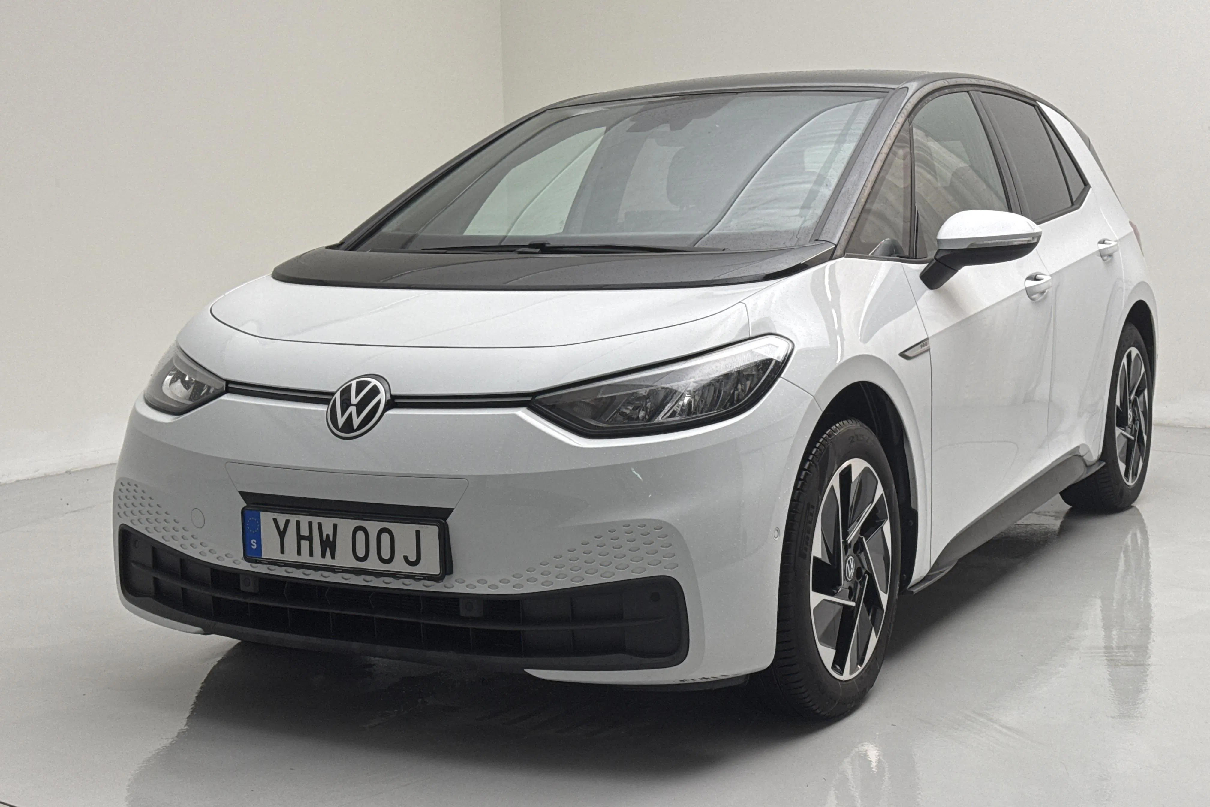 Presentationsfoto 1 av 18: VW ID.3 58kWh (204hk) - 3 872 mil - Automat - vit - 2023