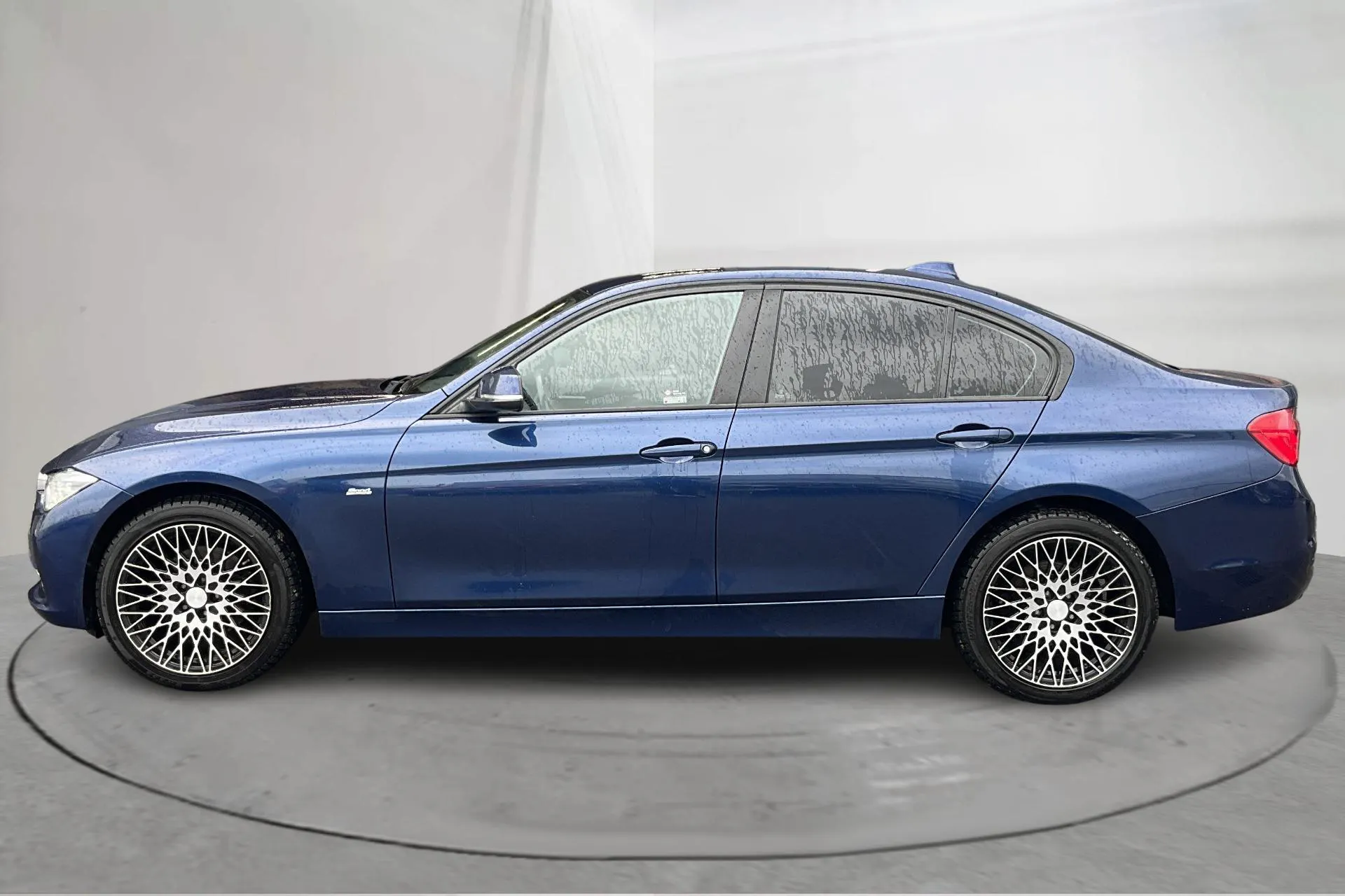 Presentation photo 2 of 16: BMW 320d xDrive Sedan, F30 (190hk) - 114 640 km - Automatic - blue - 2018