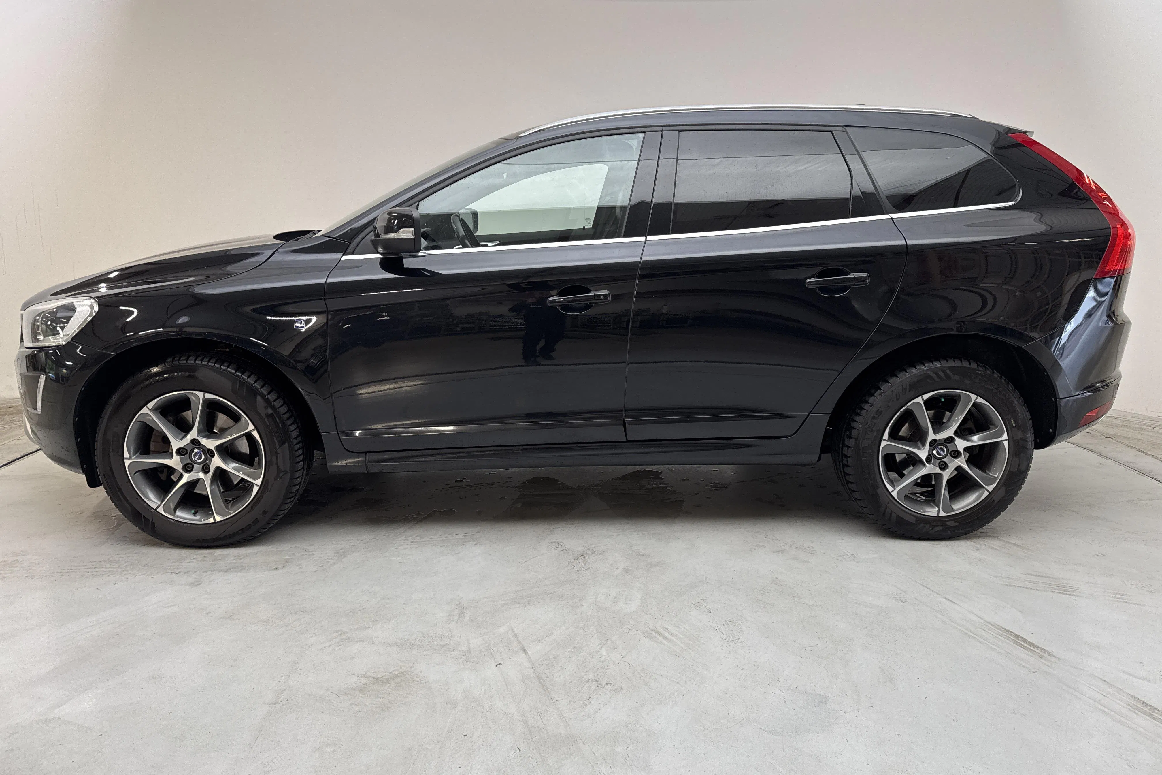 Presentation photo 2 of 16: Volvo XC60 D5 AWD (215hk) - 205 960 km - Automatic - black - 2015