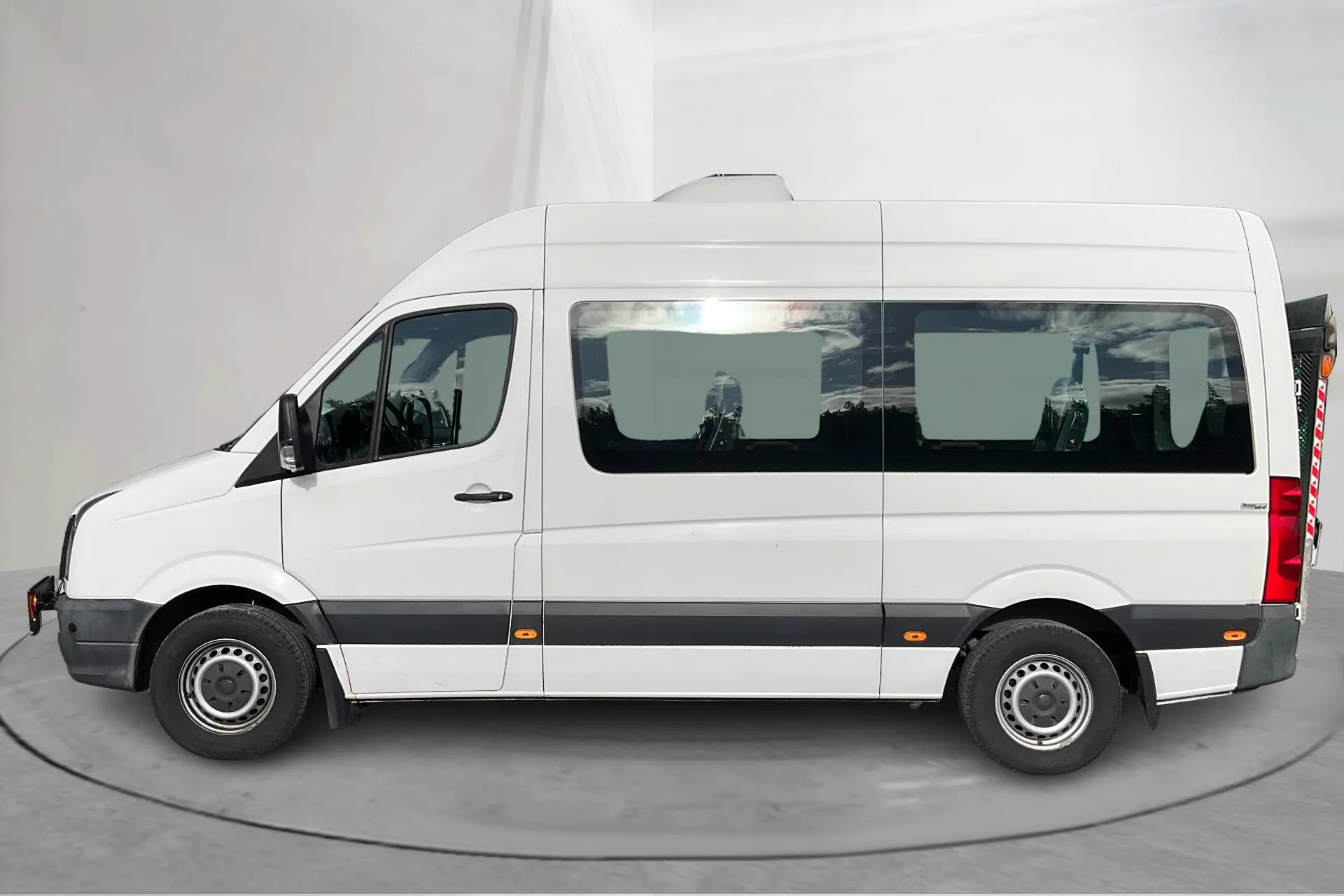 Presentationsfoto 2 av 15: VW Crafter 35 2.0 TDI (163hk) - 15 140 mil - Manuell - vit - 2015