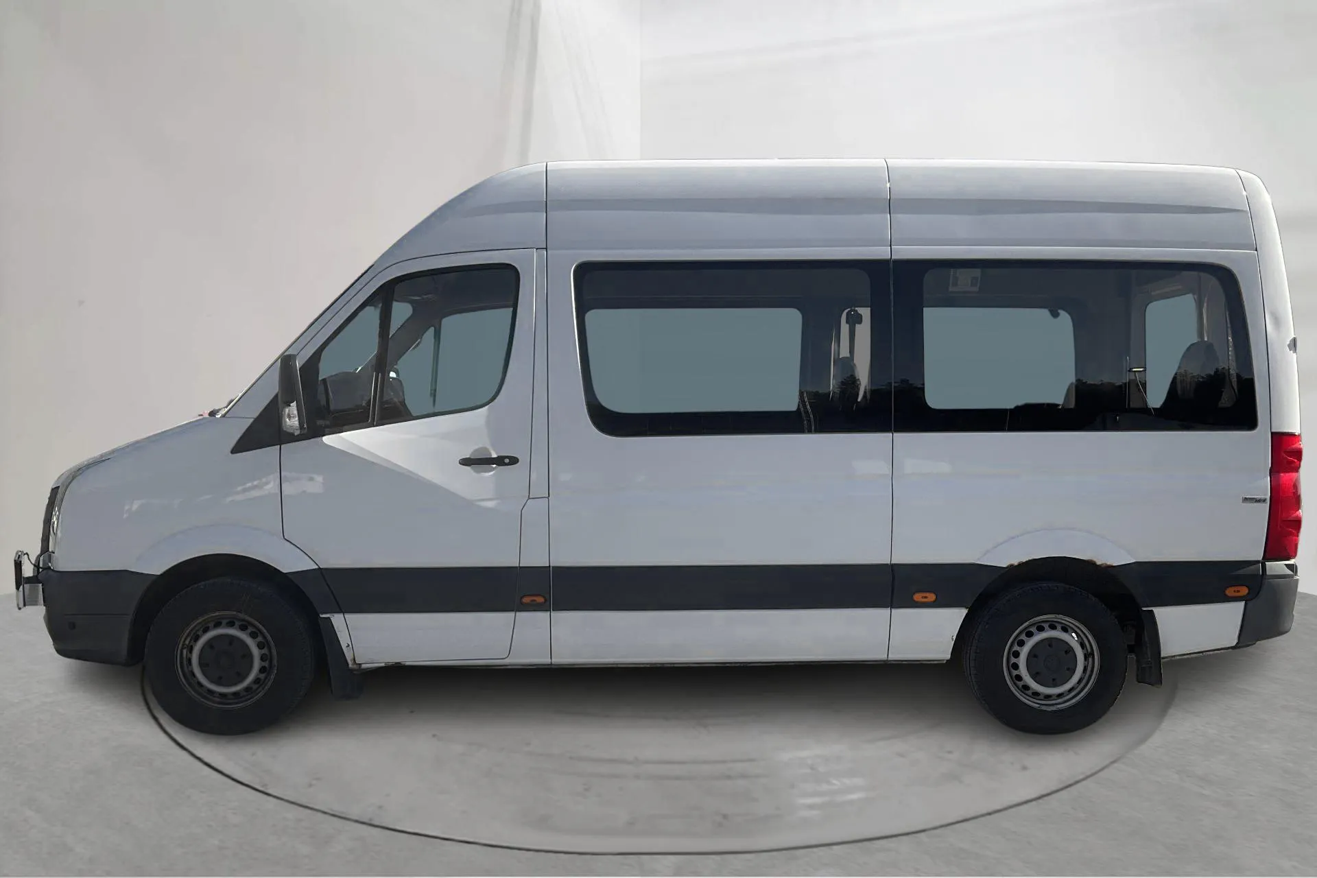 Presentationsfoto 2 av 17: VW Crafter Kombi 35 2.0 TDI (163hk) - 17 252 mil - Manuell - vit - 2015