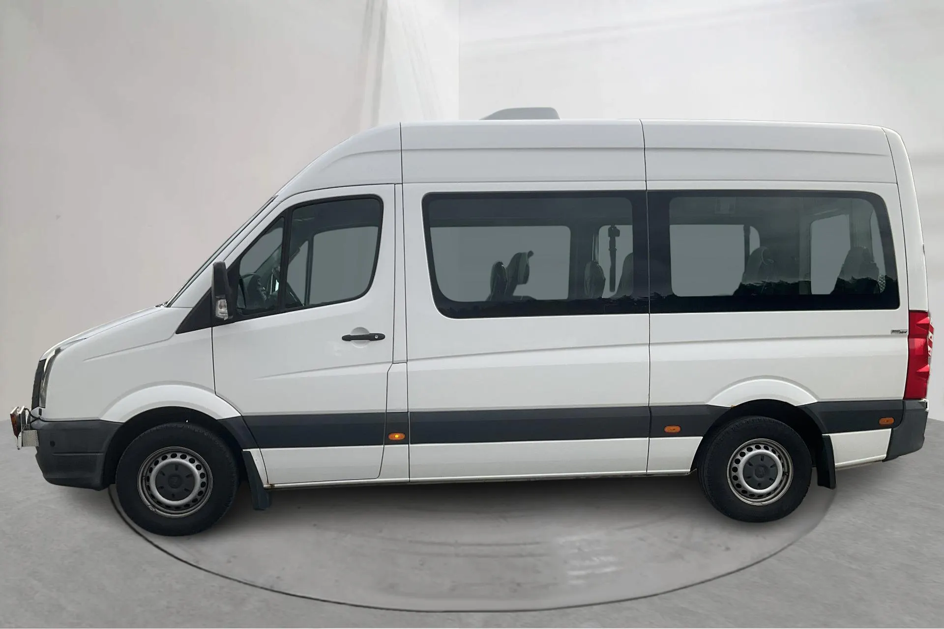 Presentationsfoto 2 av 17: VW Crafter 35 2.0 TDI Skåp (163hk) - 15 815 mil - Manuell - vit - 2015