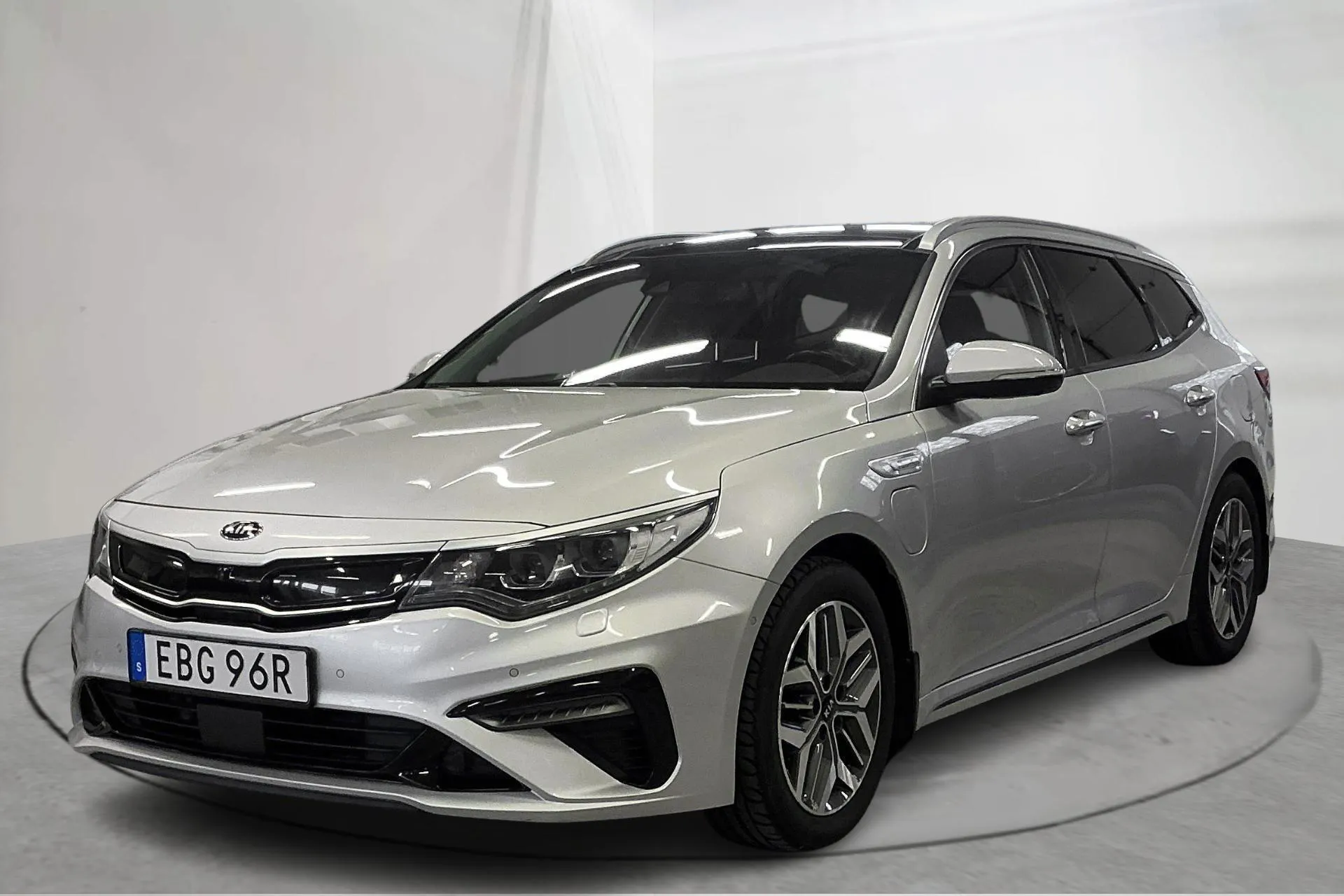 Presentationsfoto 1 av 20: KIA Optima 2.0 GDi Plug-in Hybrid SW (205hk) - 18 151 mil - Automat - grå - 2020